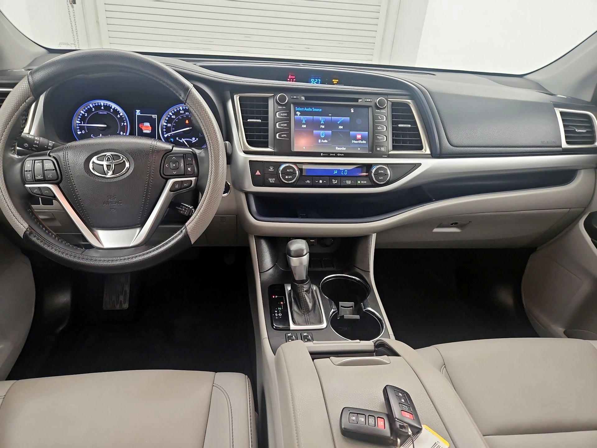 Thumbnail: 2019 Toyota Highlander - 9