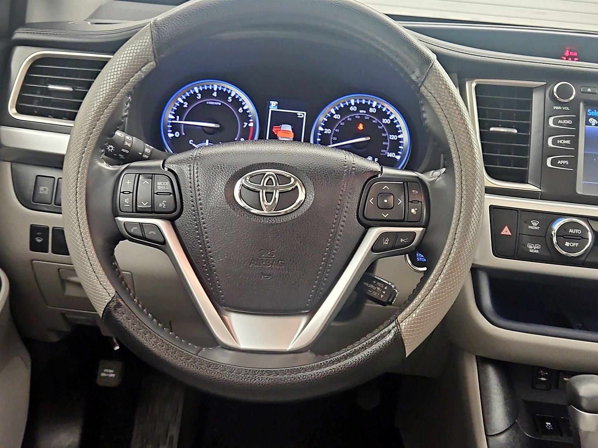 Thumbnail: 2019 Toyota Highlander - 10