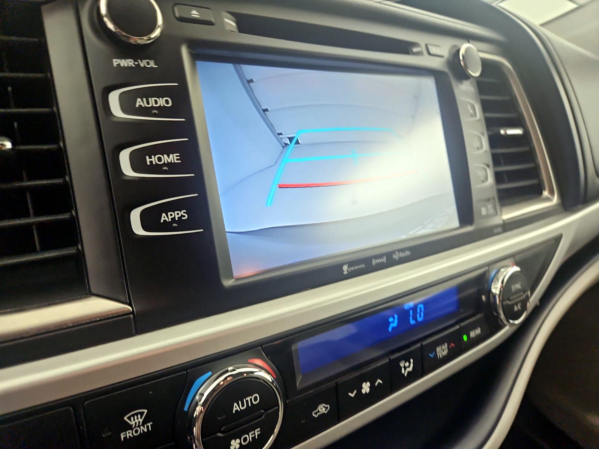 Thumbnail: 2019 Toyota Highlander - 14