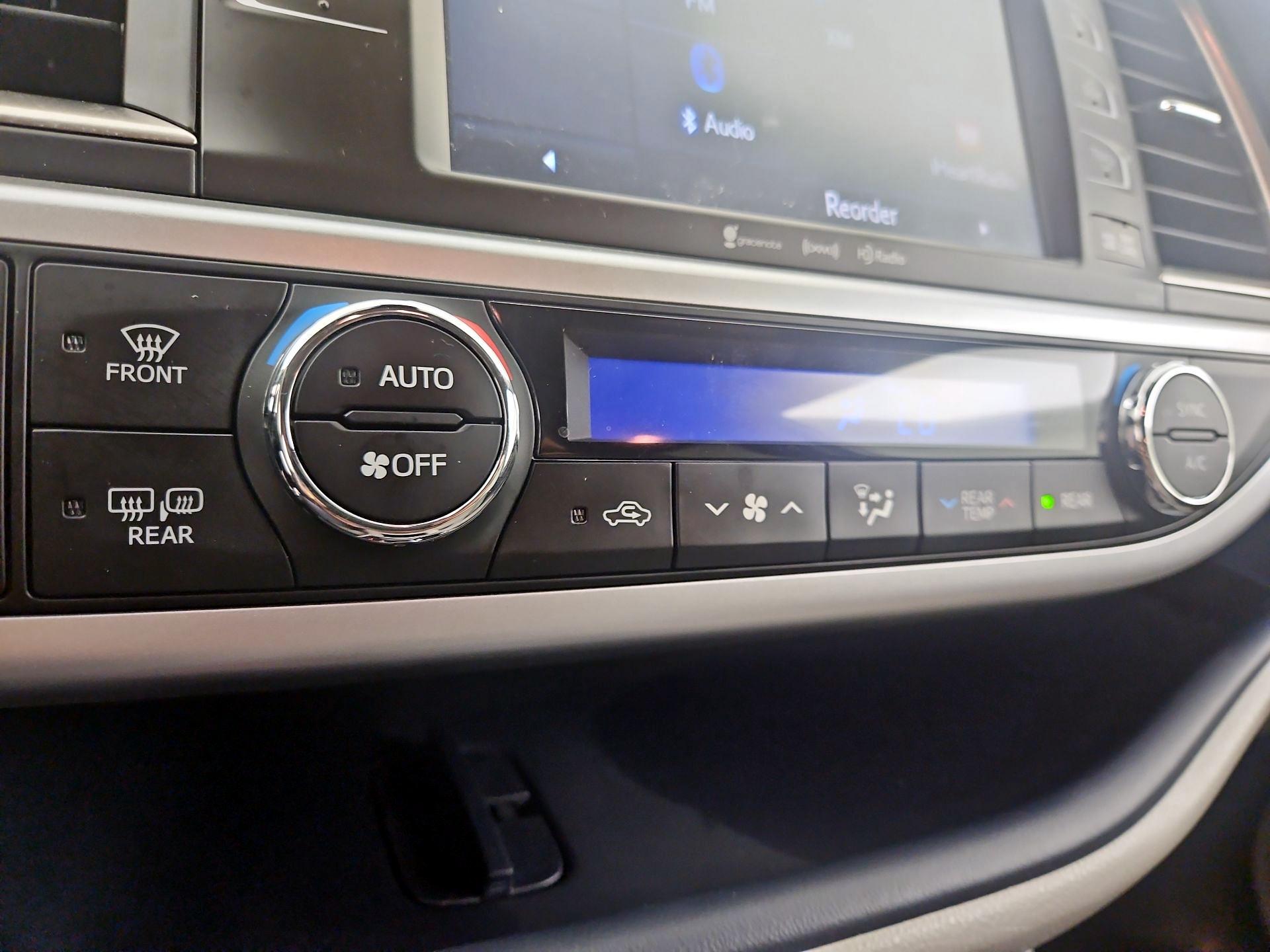 Thumbnail: 2019 Toyota Highlander - 16