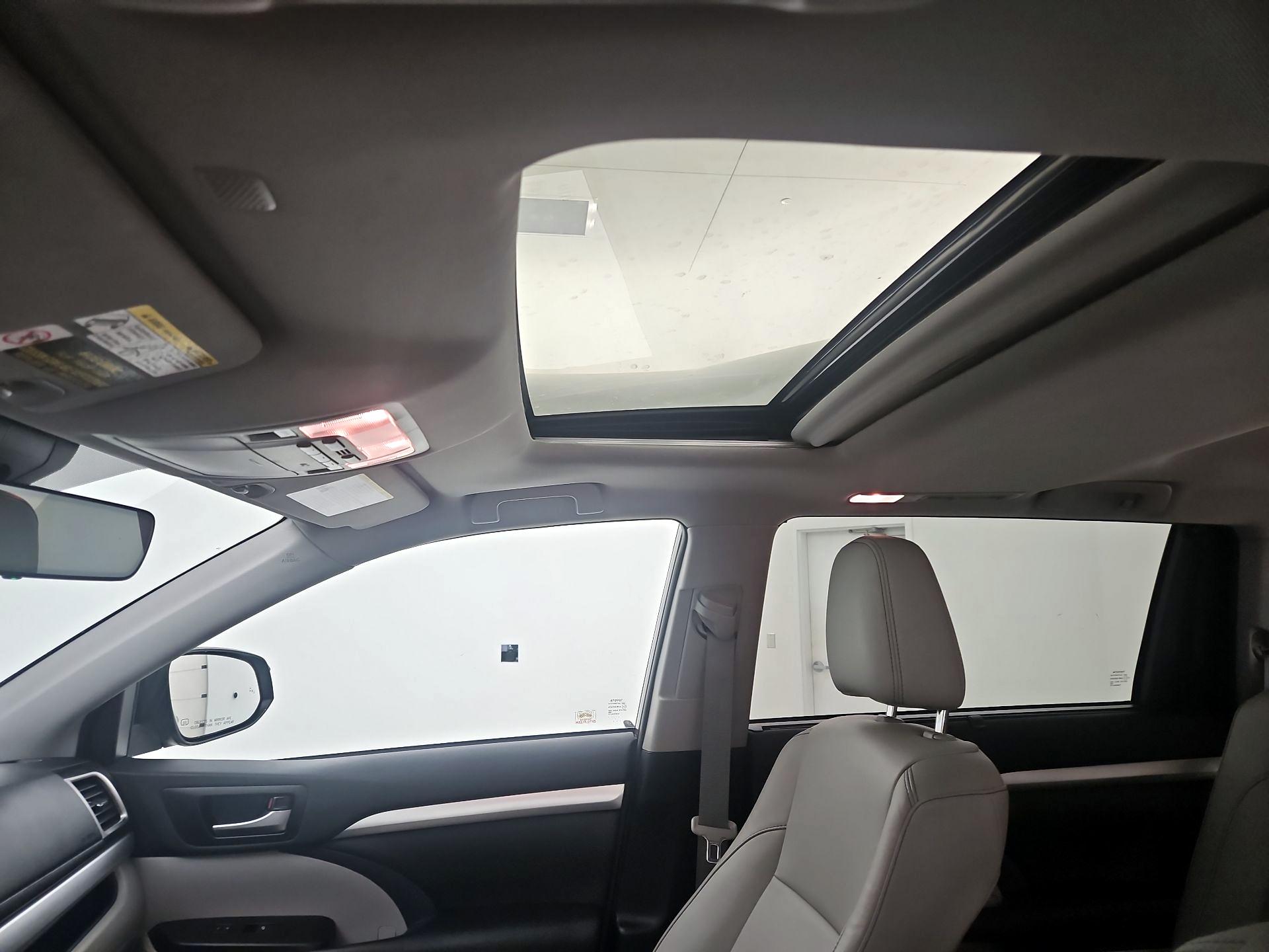 Thumbnail: 2019 Toyota Highlander - 19