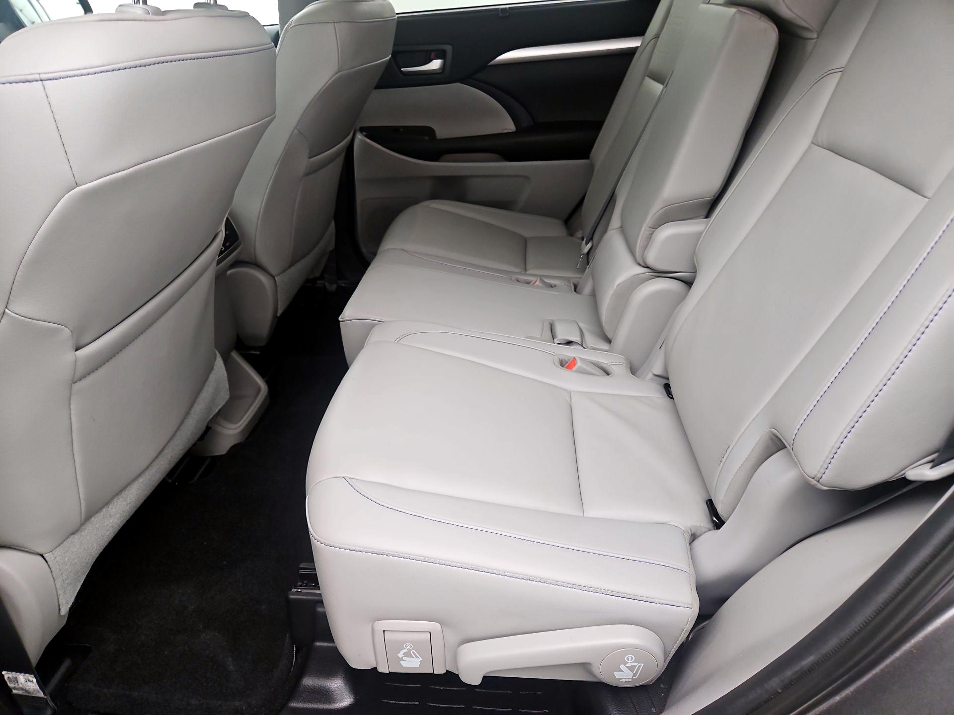 Thumbnail: 2019 Toyota Highlander - 20