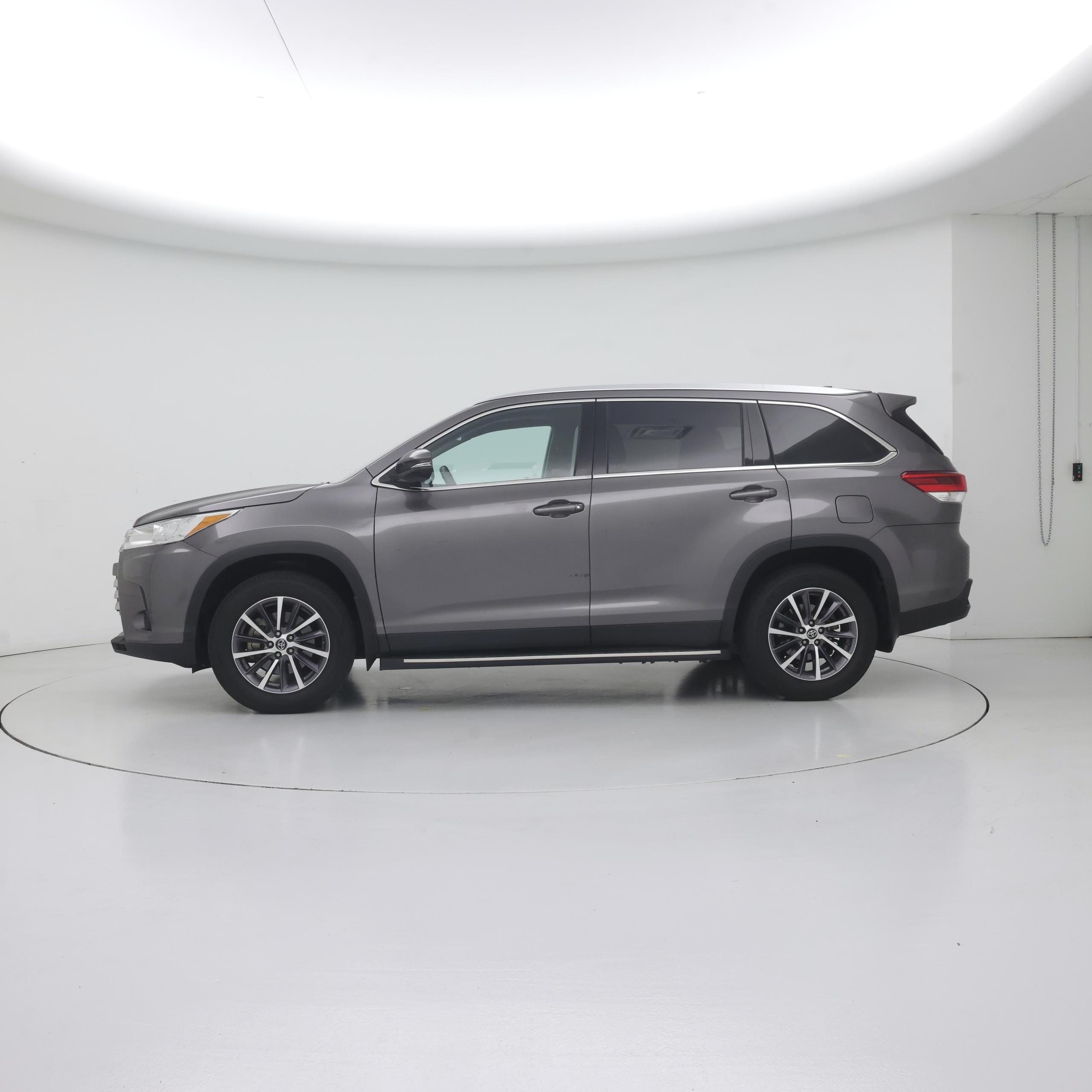 Thumbnail: 2019 Toyota Highlander - 3