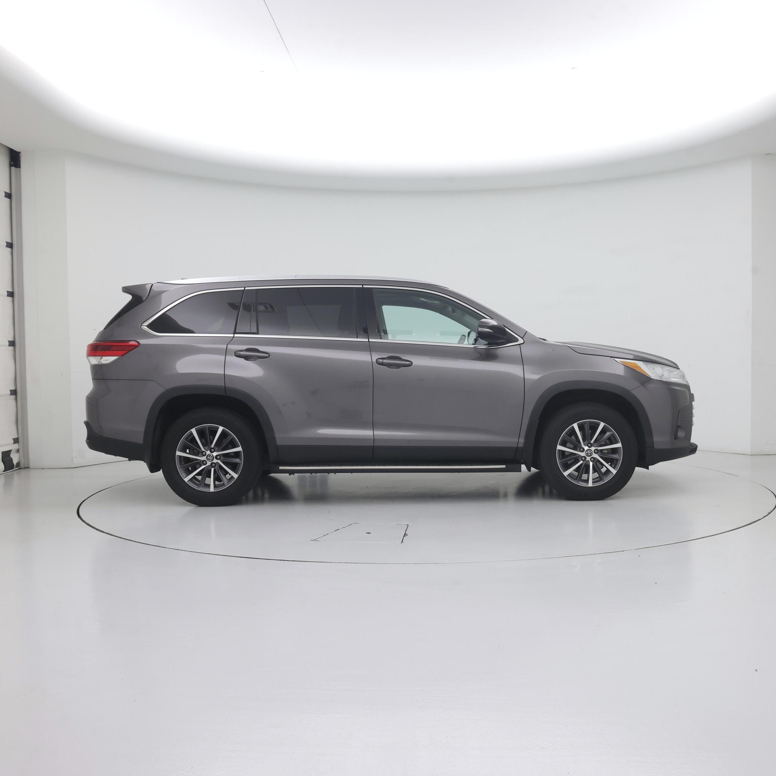 Thumbnail: 2019 Toyota Highlander - 7