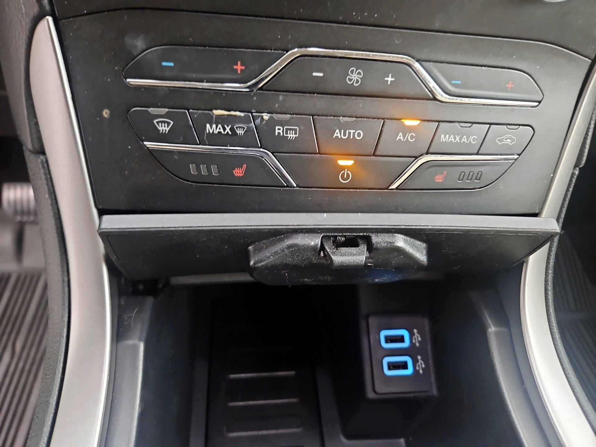 Thumbnail: 2020 Ford Edge - 17