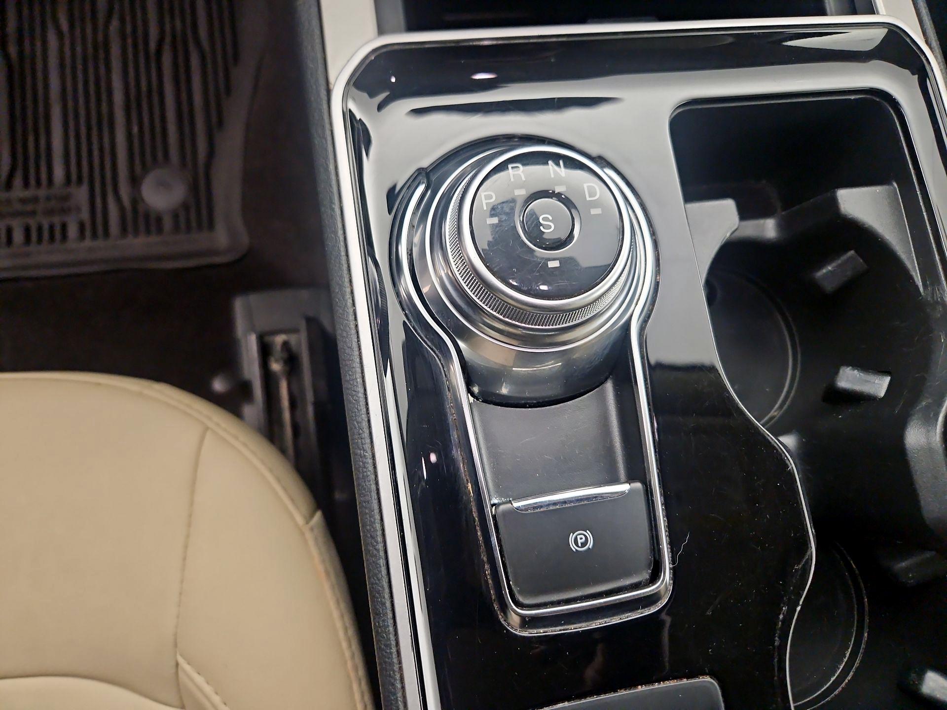 Thumbnail: 2020 Ford Edge - 18