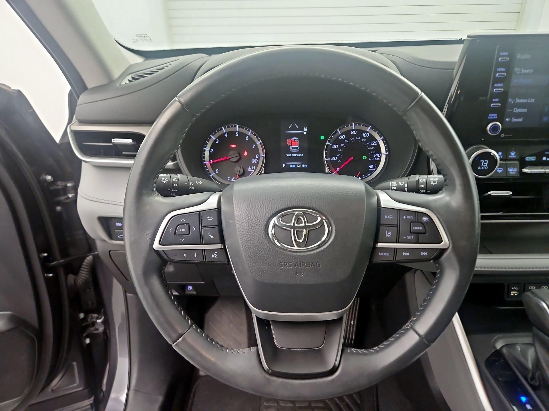 Thumbnail: 2022 Toyota Highlander - 10