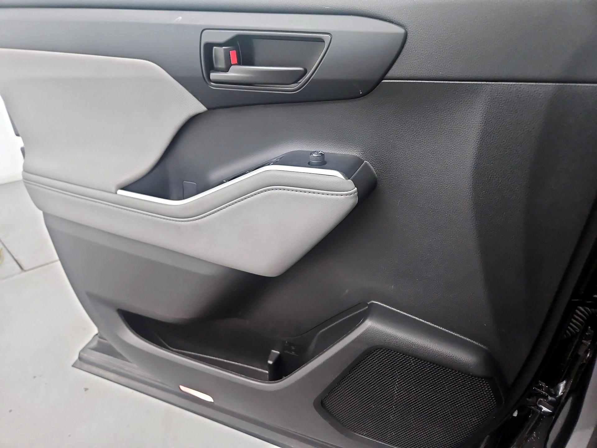 Thumbnail: 2022 Toyota Highlander - 12