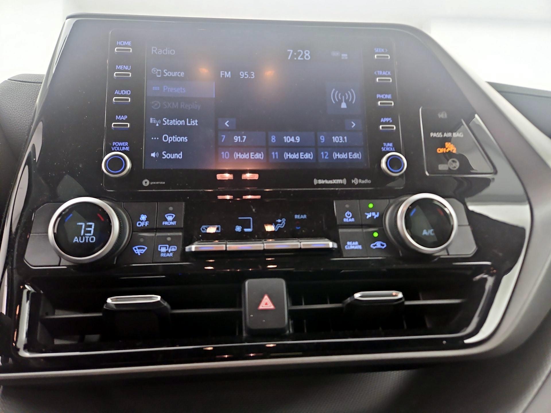 Thumbnail: 2022 Toyota Highlander - 15