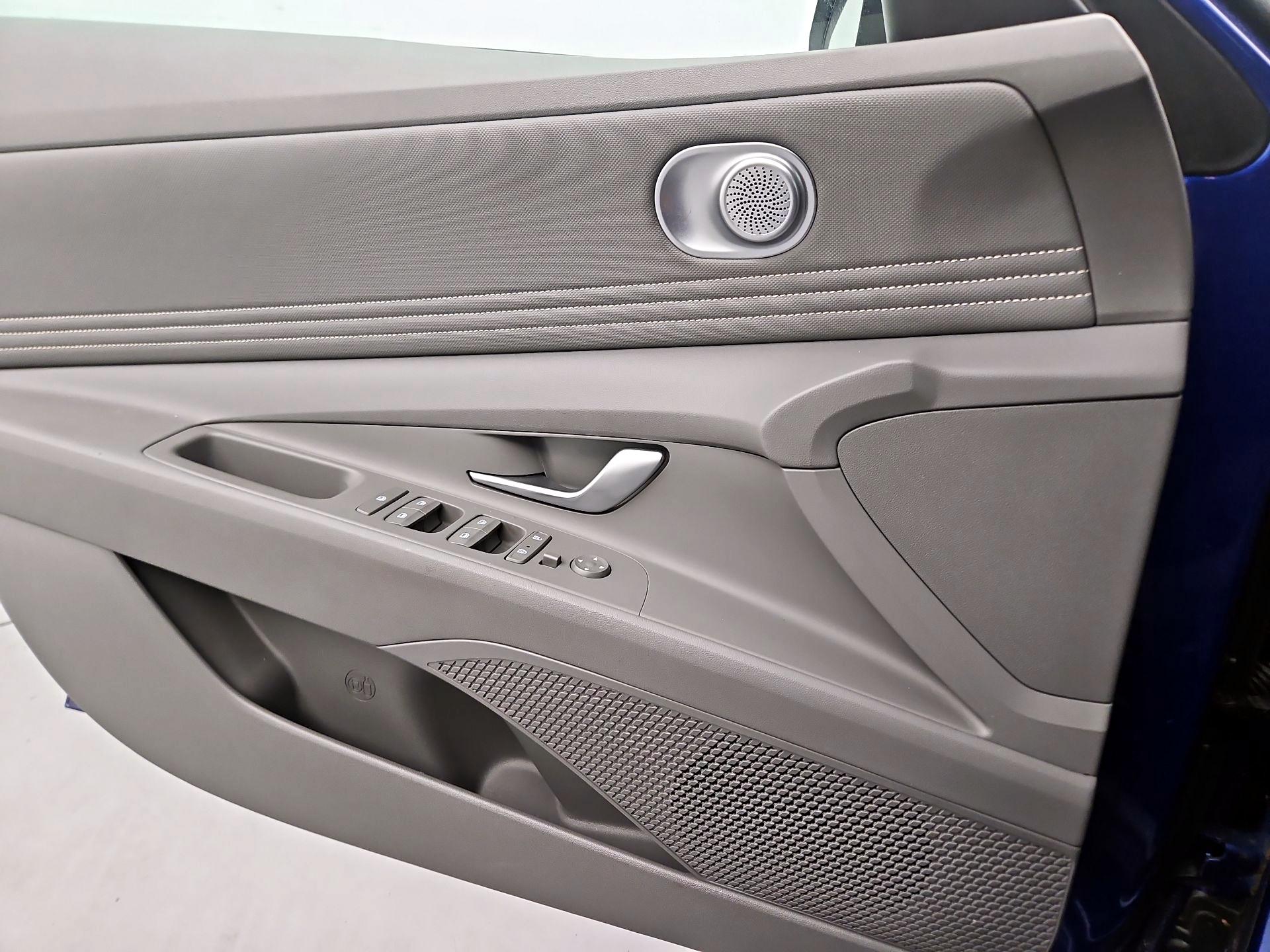 Thumbnail: 2023 Hyundai Elantra - 12