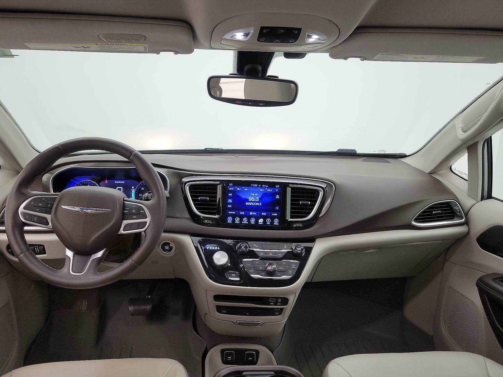 Thumbnail: 2017 Chrysler Pacifica - 9