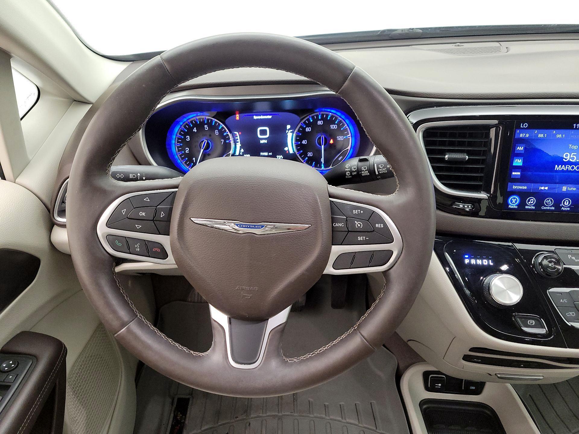 Thumbnail: 2017 Chrysler Pacifica - 10