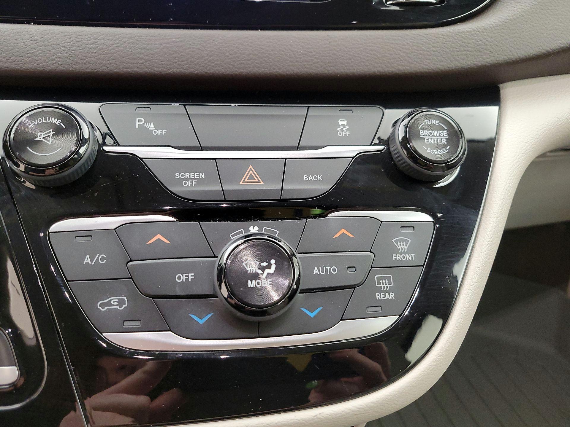 Thumbnail: 2017 Chrysler Pacifica - 16