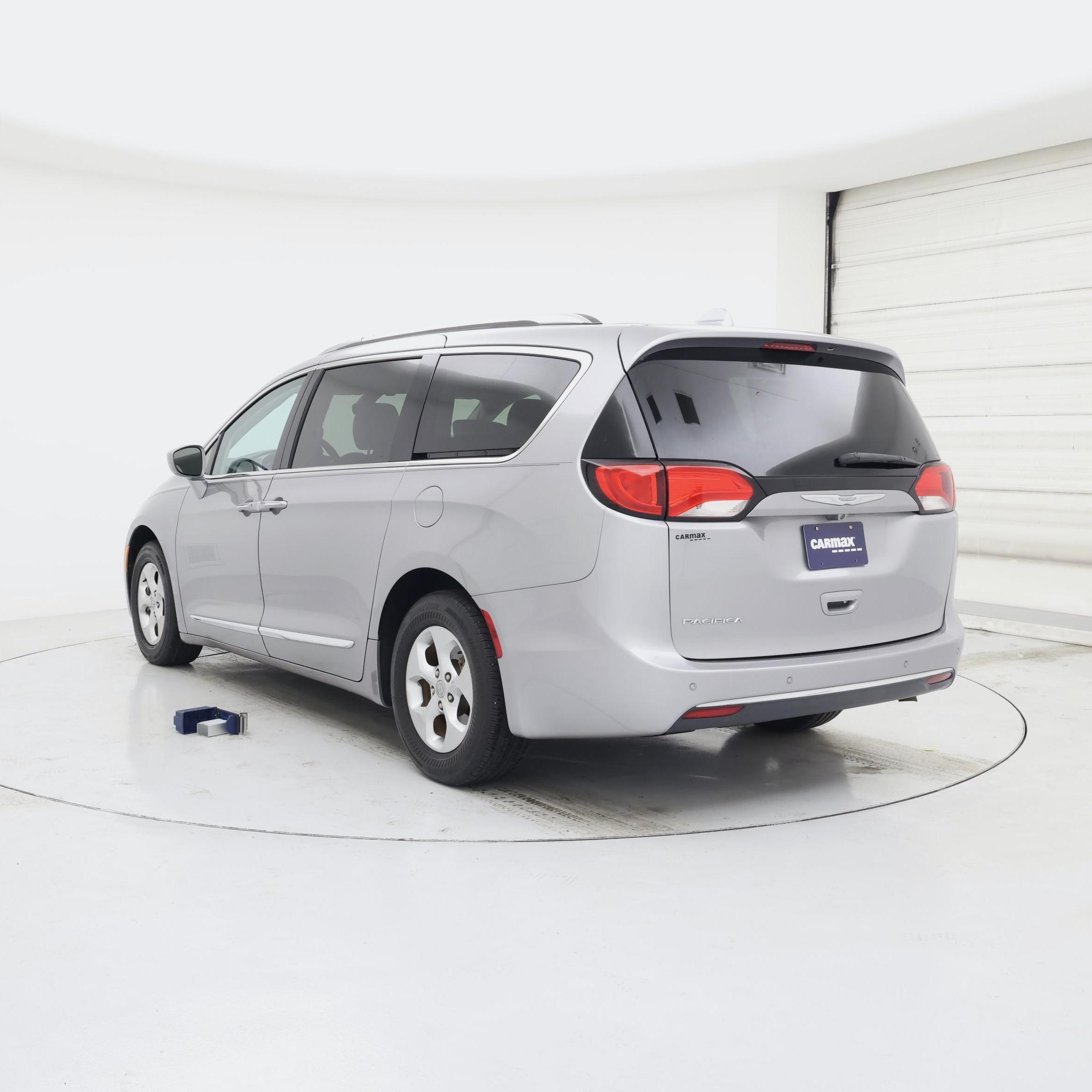 Thumbnail: 2017 Chrysler Pacifica - 2