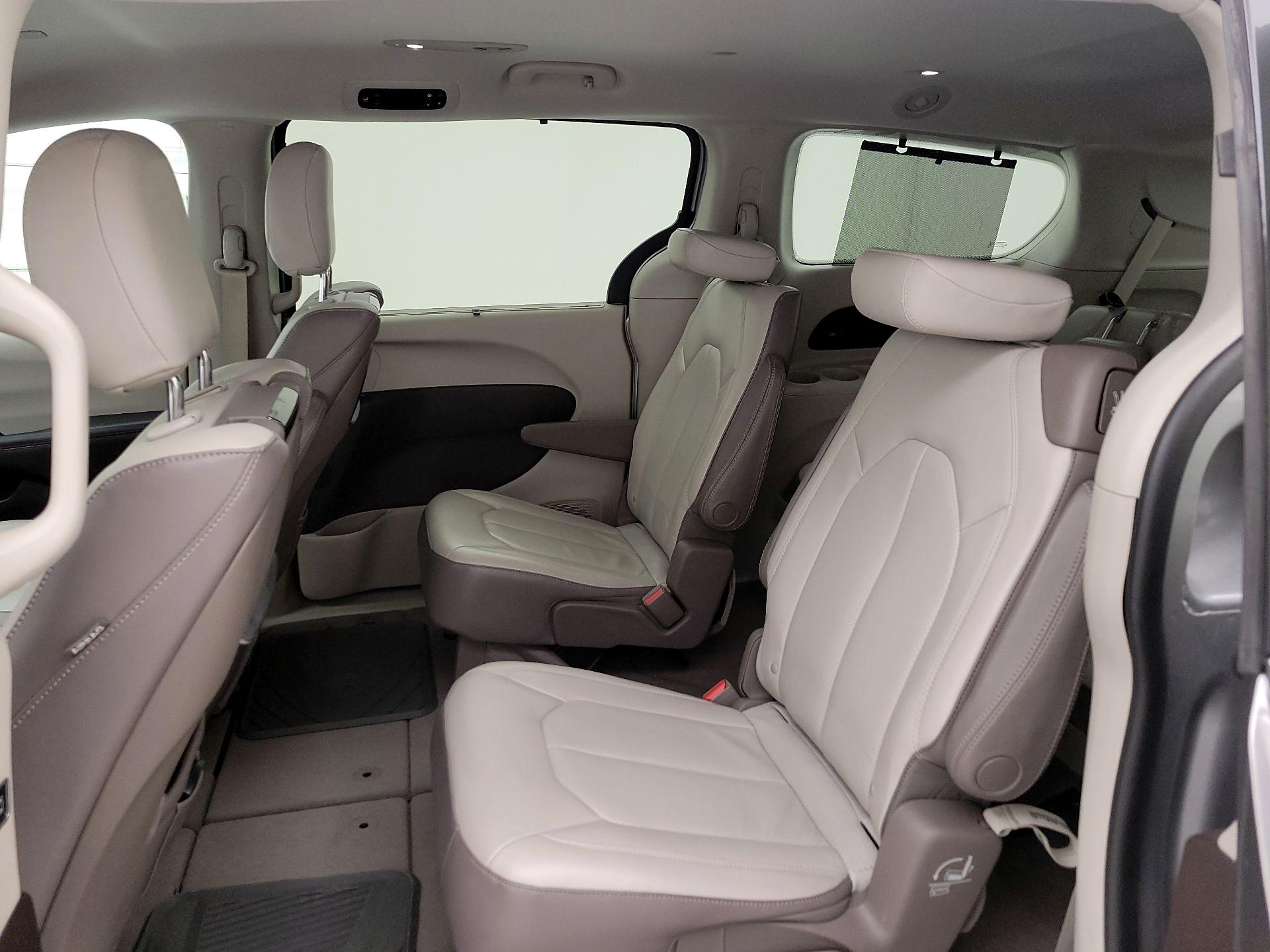 Thumbnail: 2017 Chrysler Pacifica - 19