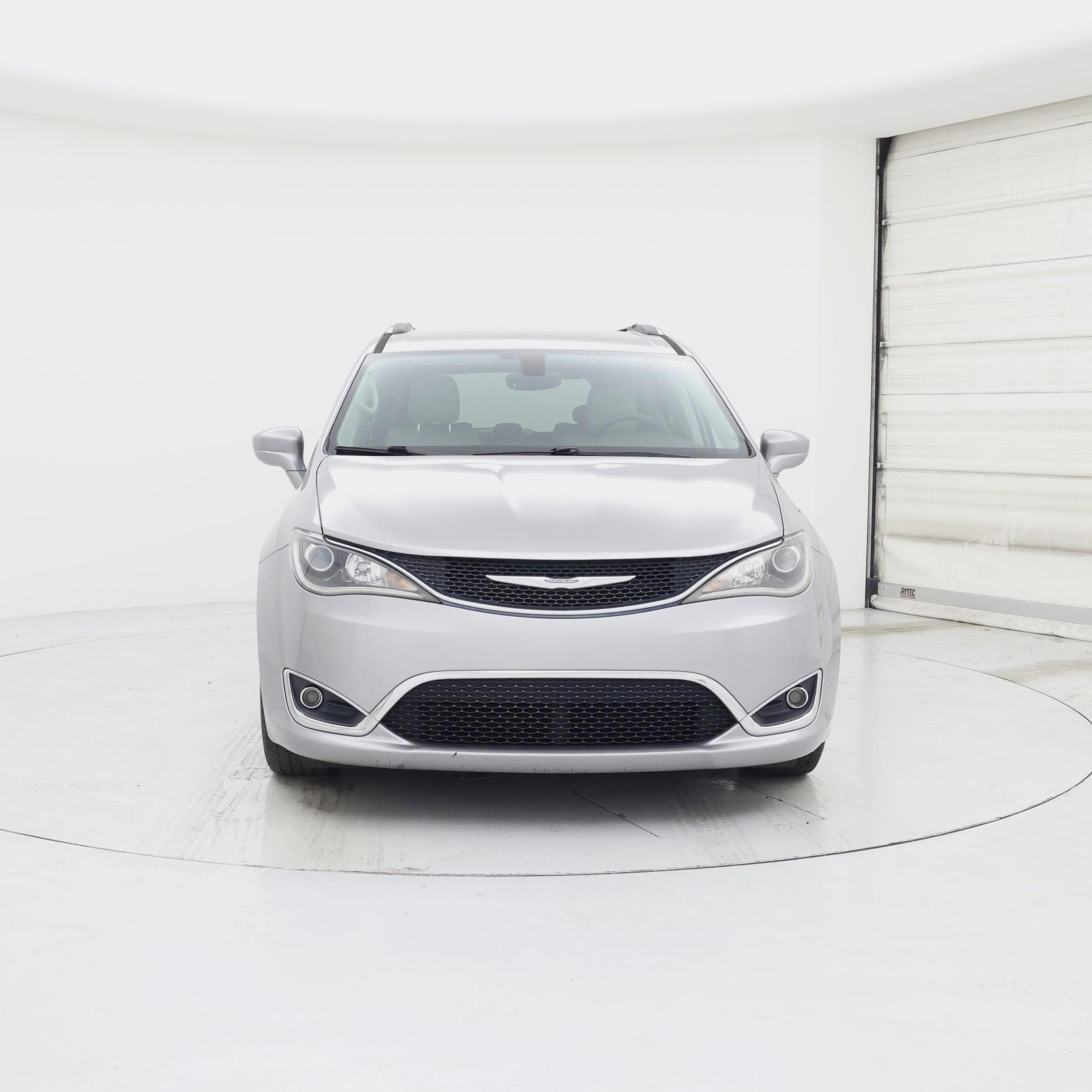 Thumbnail: 2017 Chrysler Pacifica - 5