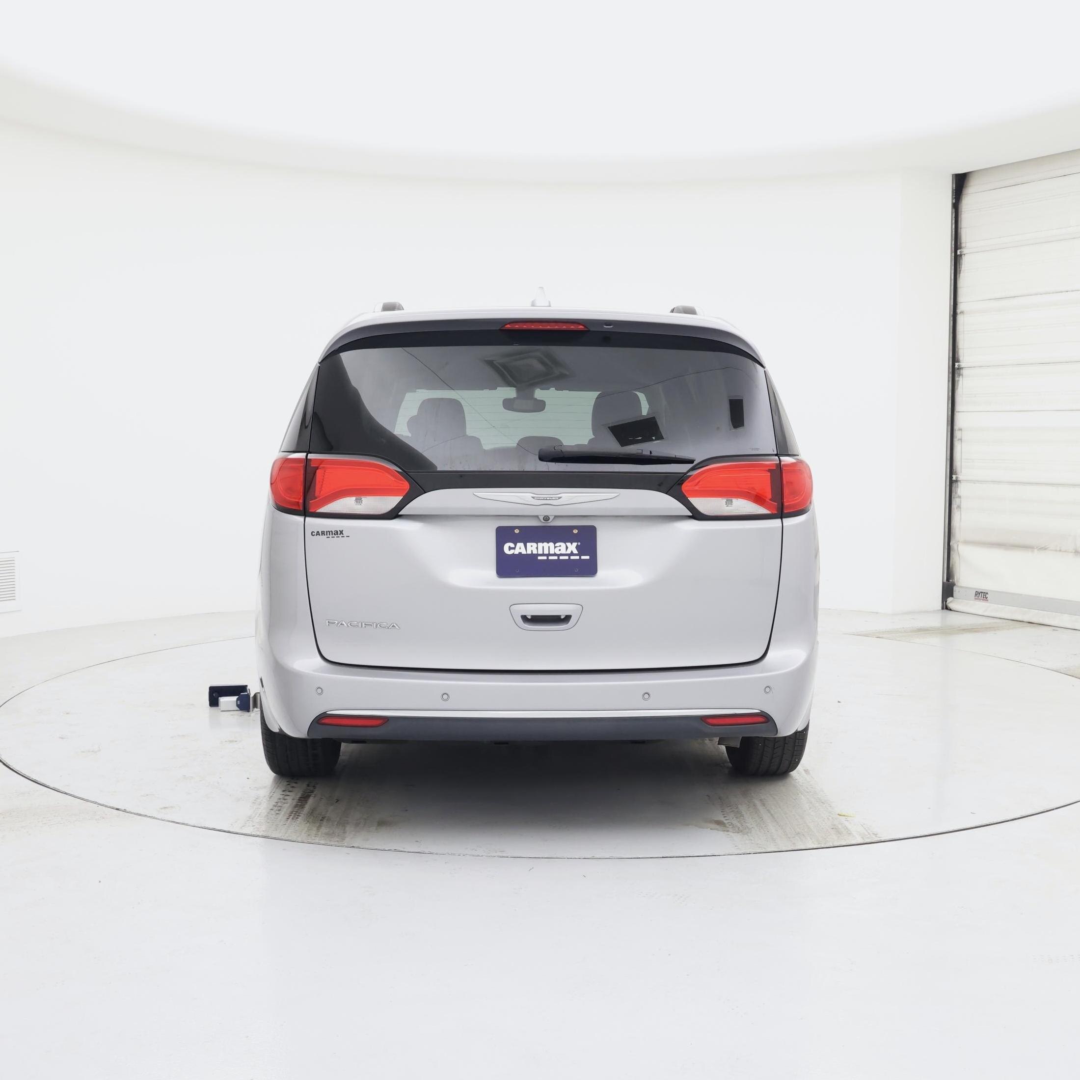 Thumbnail: 2017 Chrysler Pacifica - 6