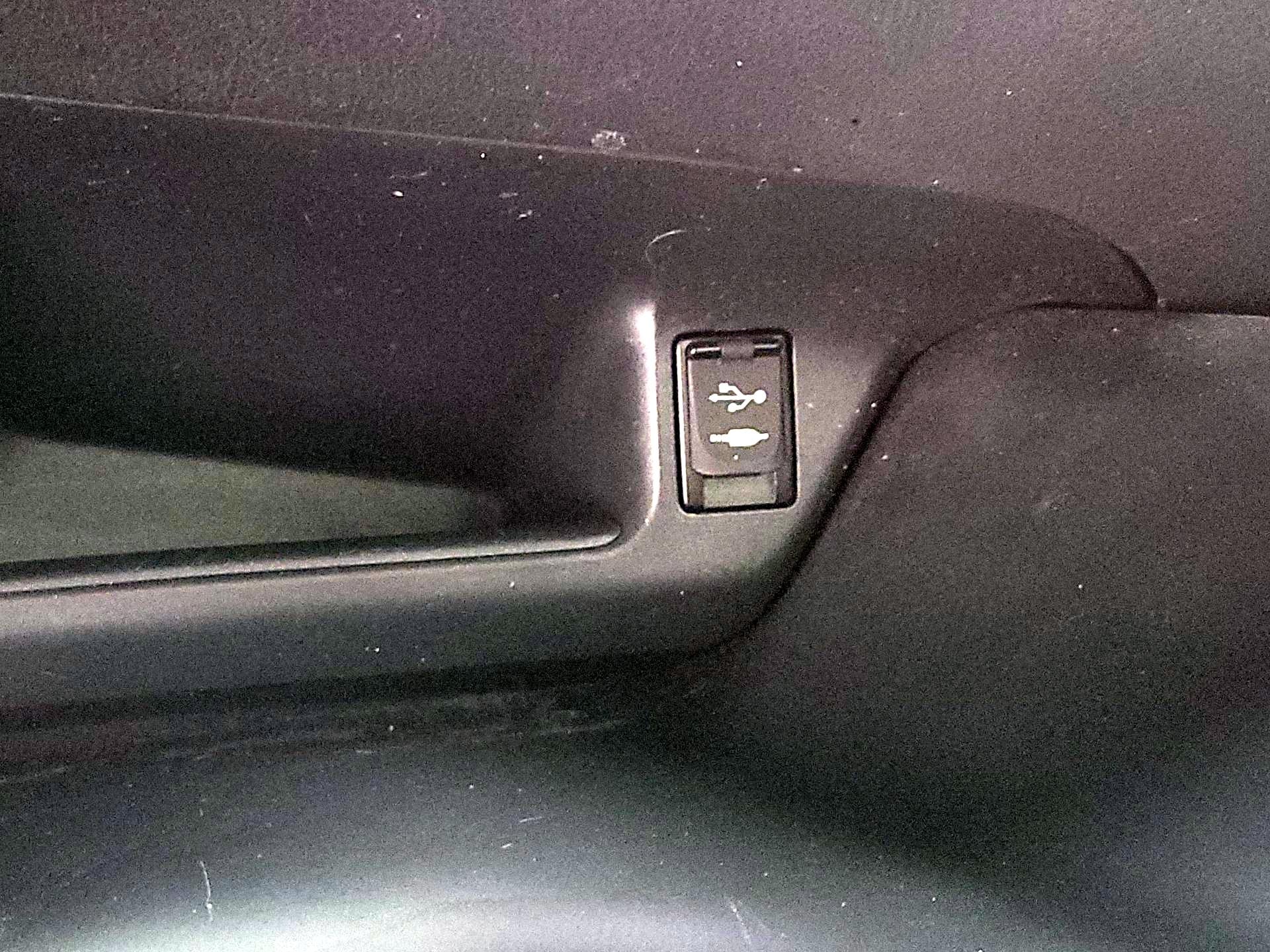 Thumbnail: 2018 Toyota C-HR - 18