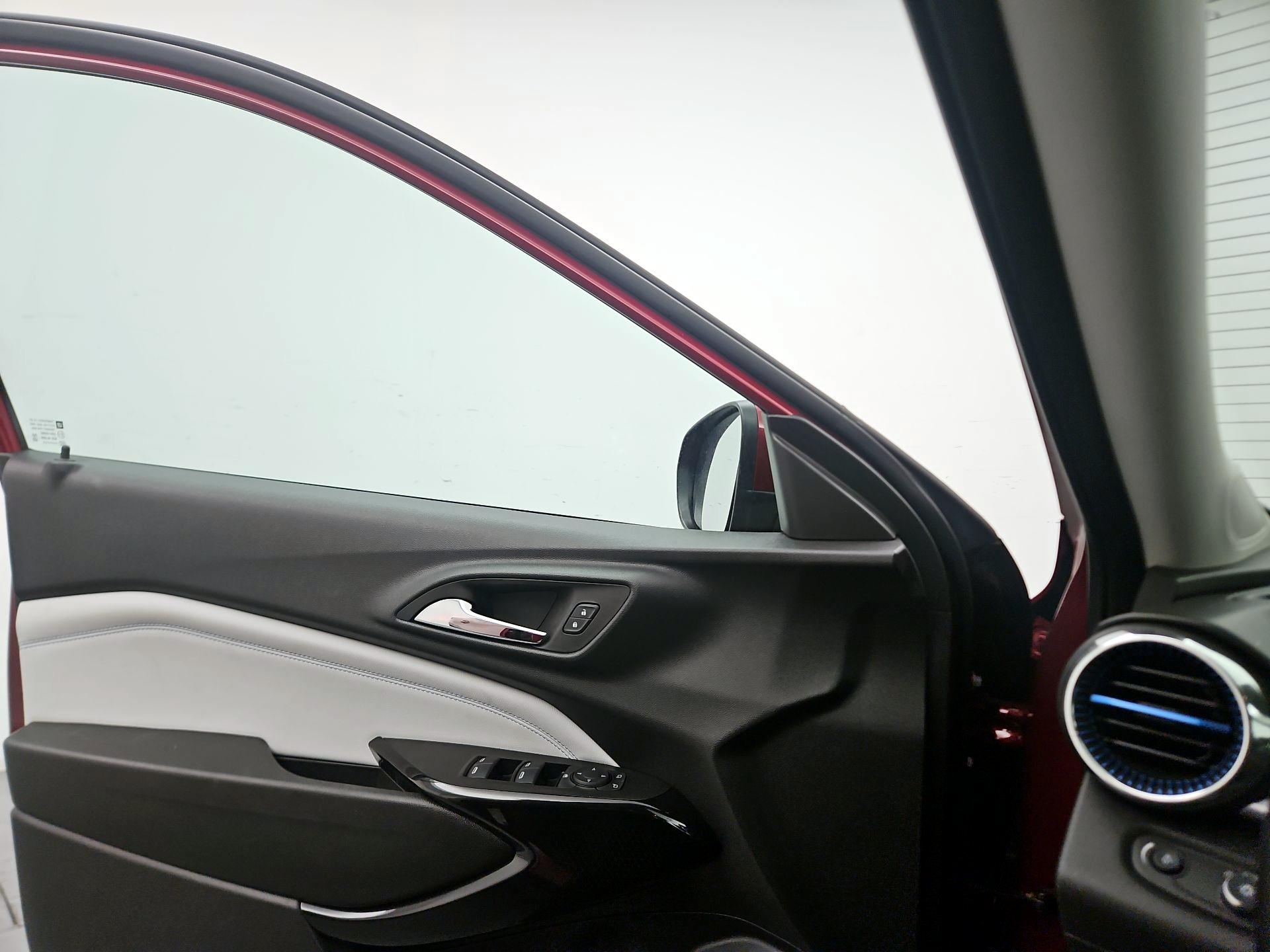 Thumbnail: 2025 Chevrolet Trax - 12