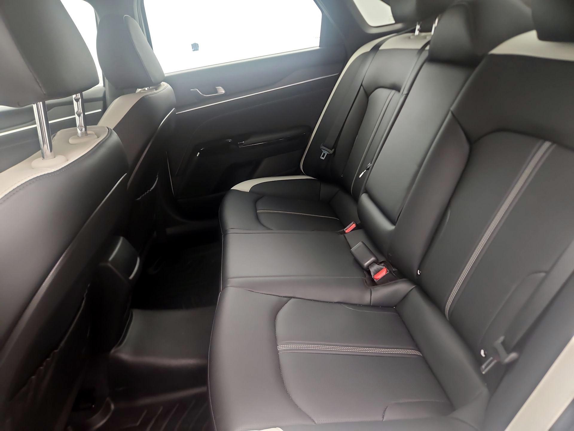 Thumbnail: 2025 Kia K5 - 18