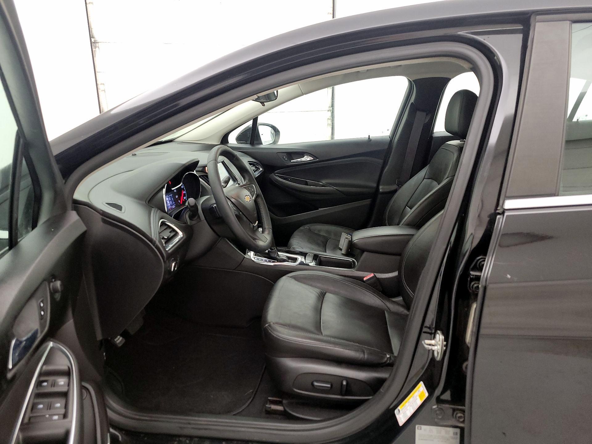 Thumbnail: 2017 Chevrolet Cruze - 11