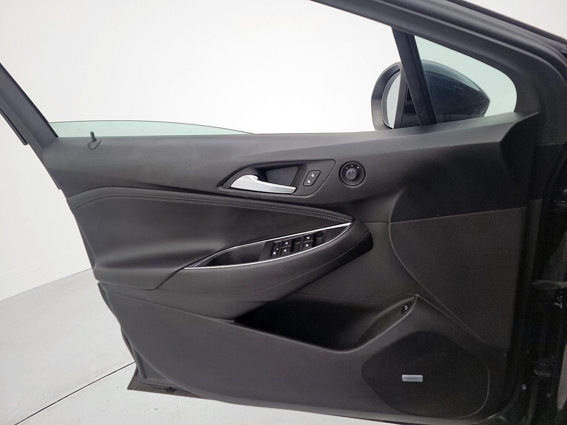 Thumbnail: 2017 Chevrolet Cruze - 12