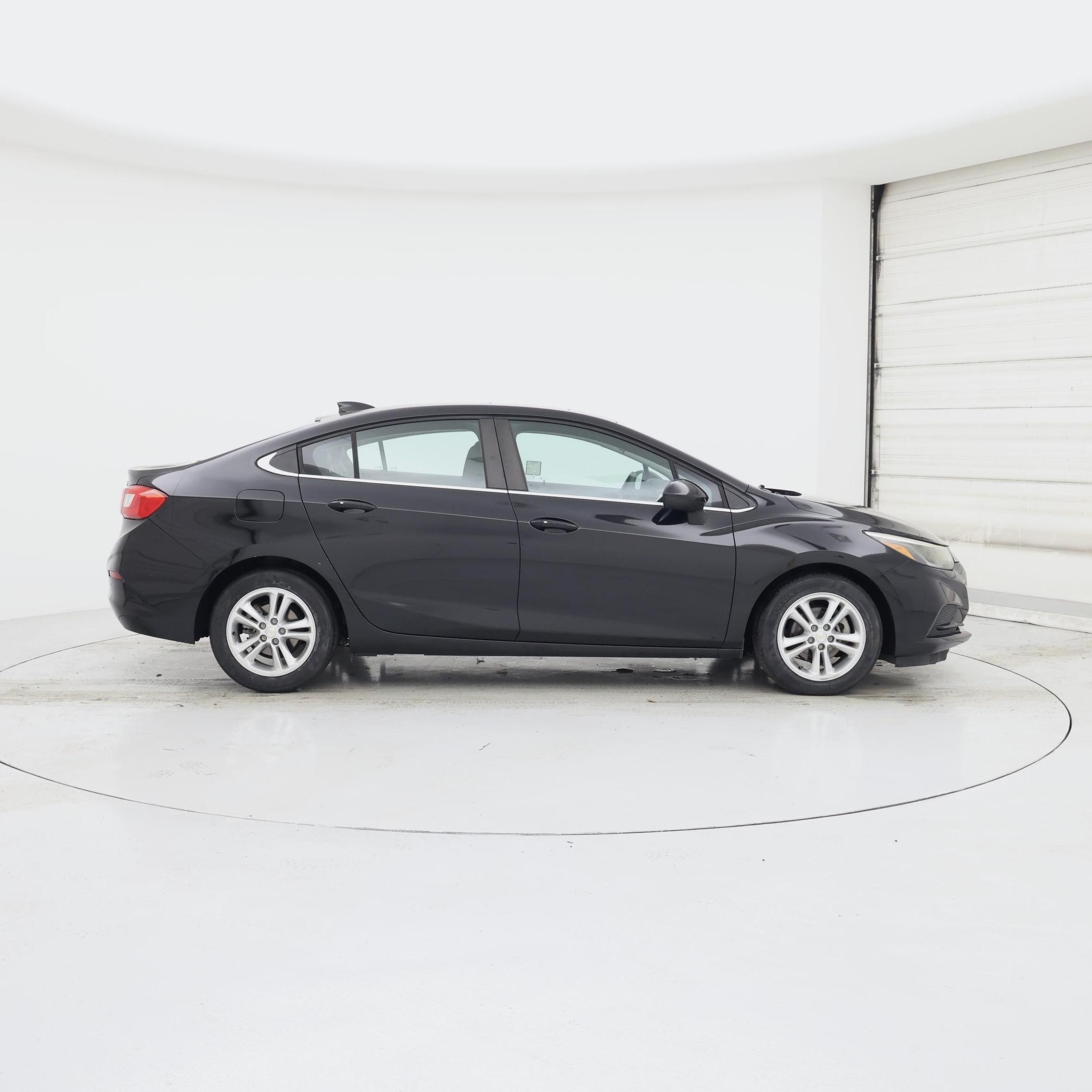 Thumbnail: 2017 Chevrolet Cruze - 7