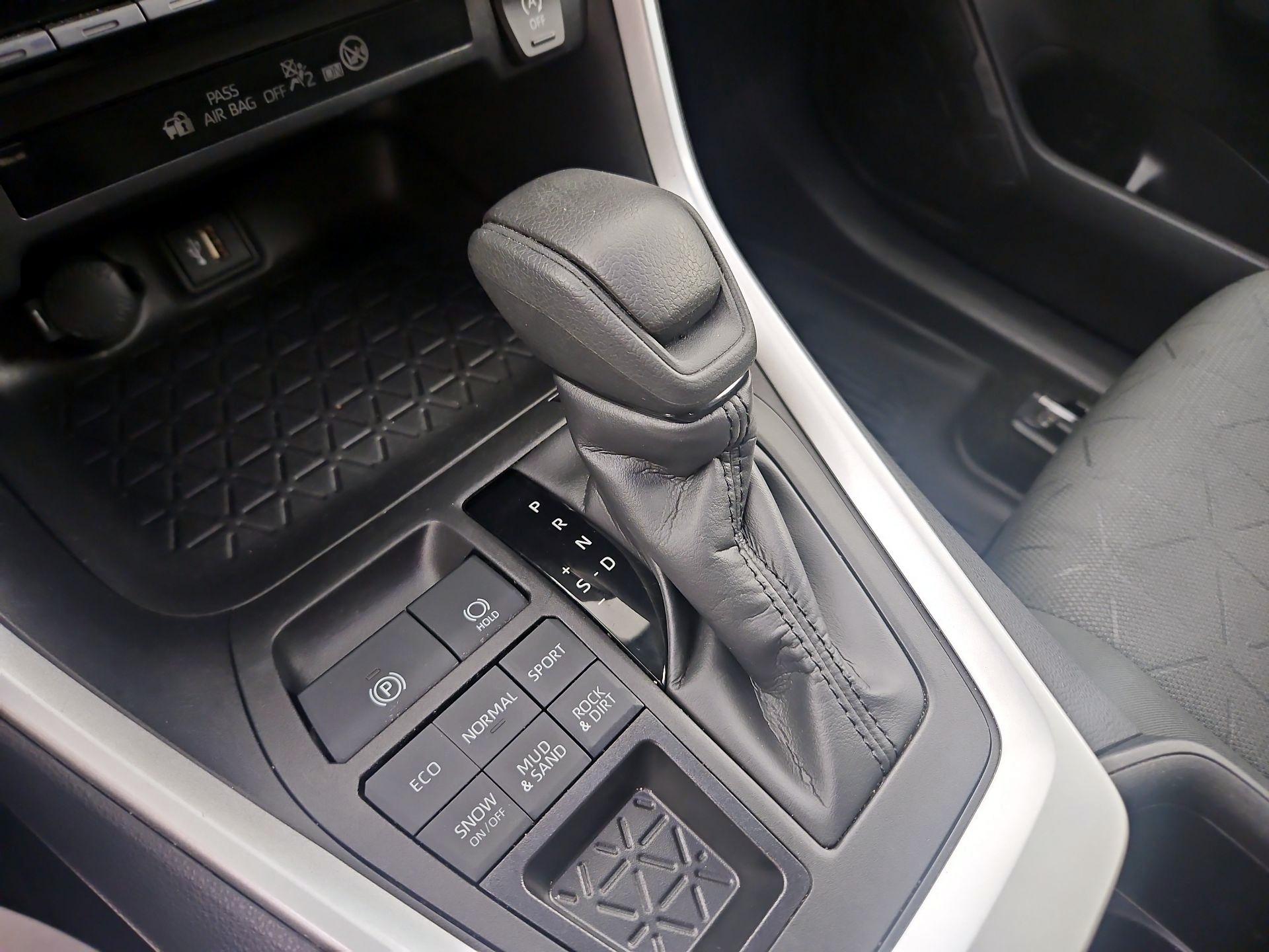 Thumbnail: 2023 Toyota RAV4 - 17