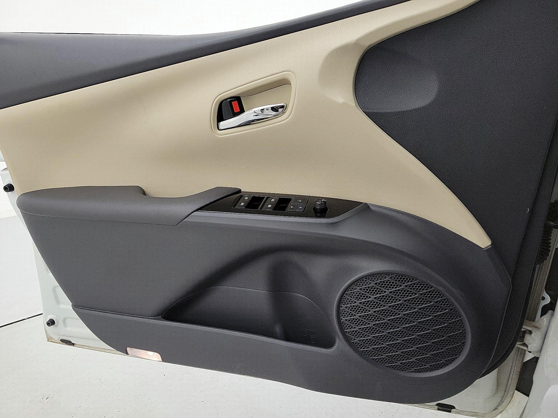 Thumbnail: 2017 Toyota Prius - 12