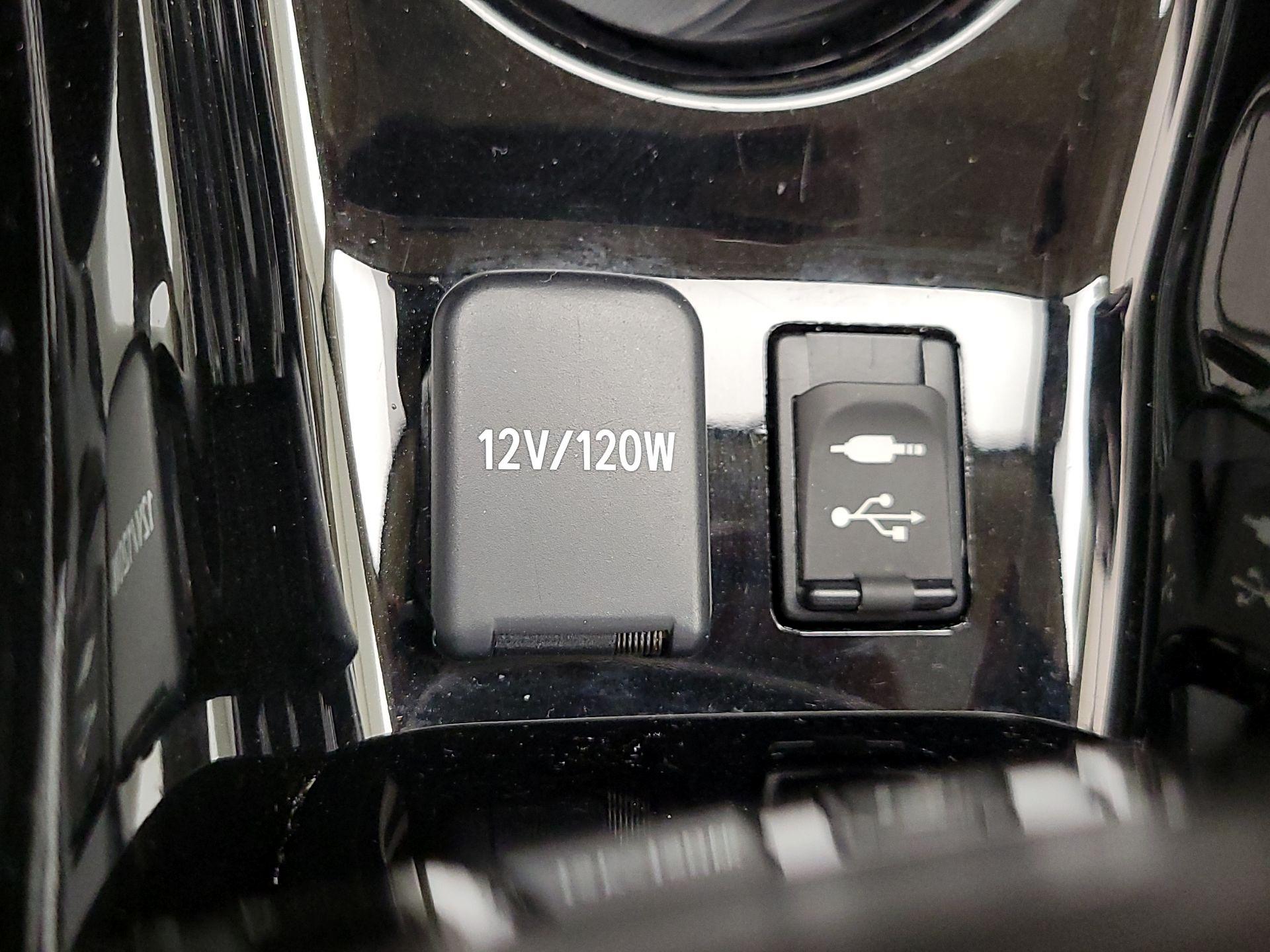 Thumbnail: 2017 Toyota Prius - 18