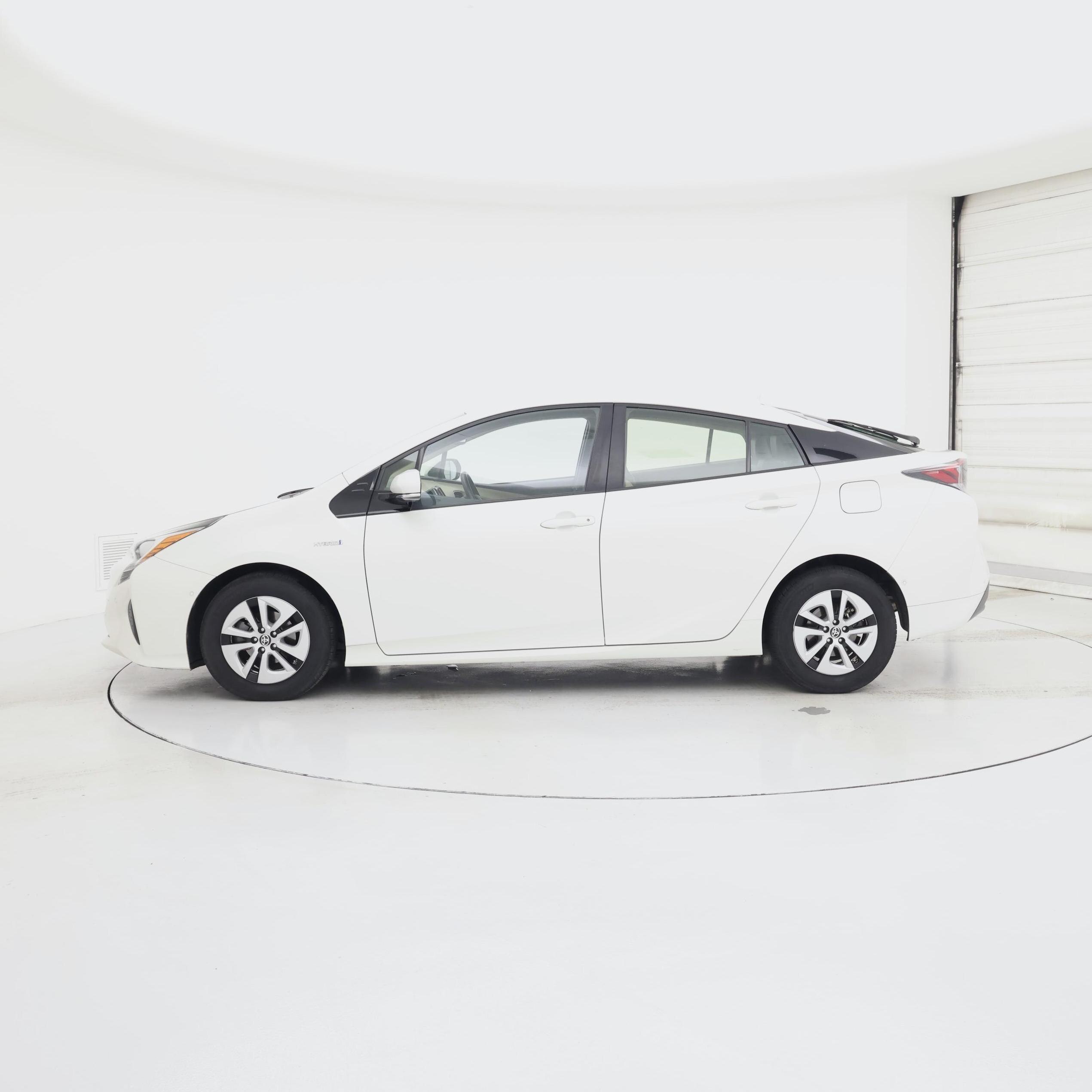 Thumbnail: 2017 Toyota Prius - 3