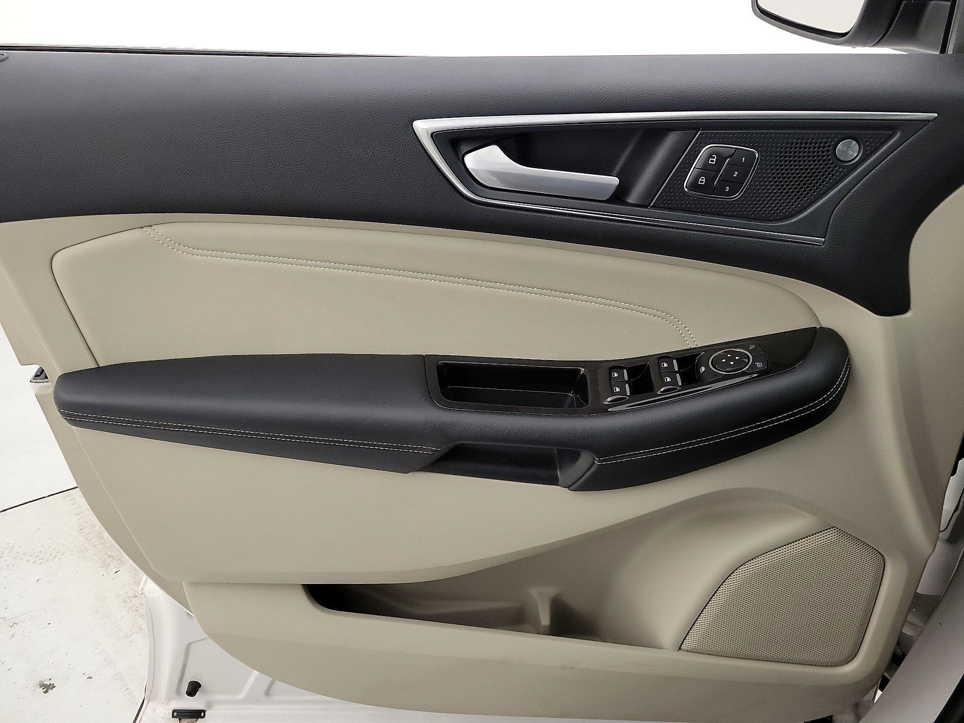 Thumbnail: 2019 Ford Edge - 12