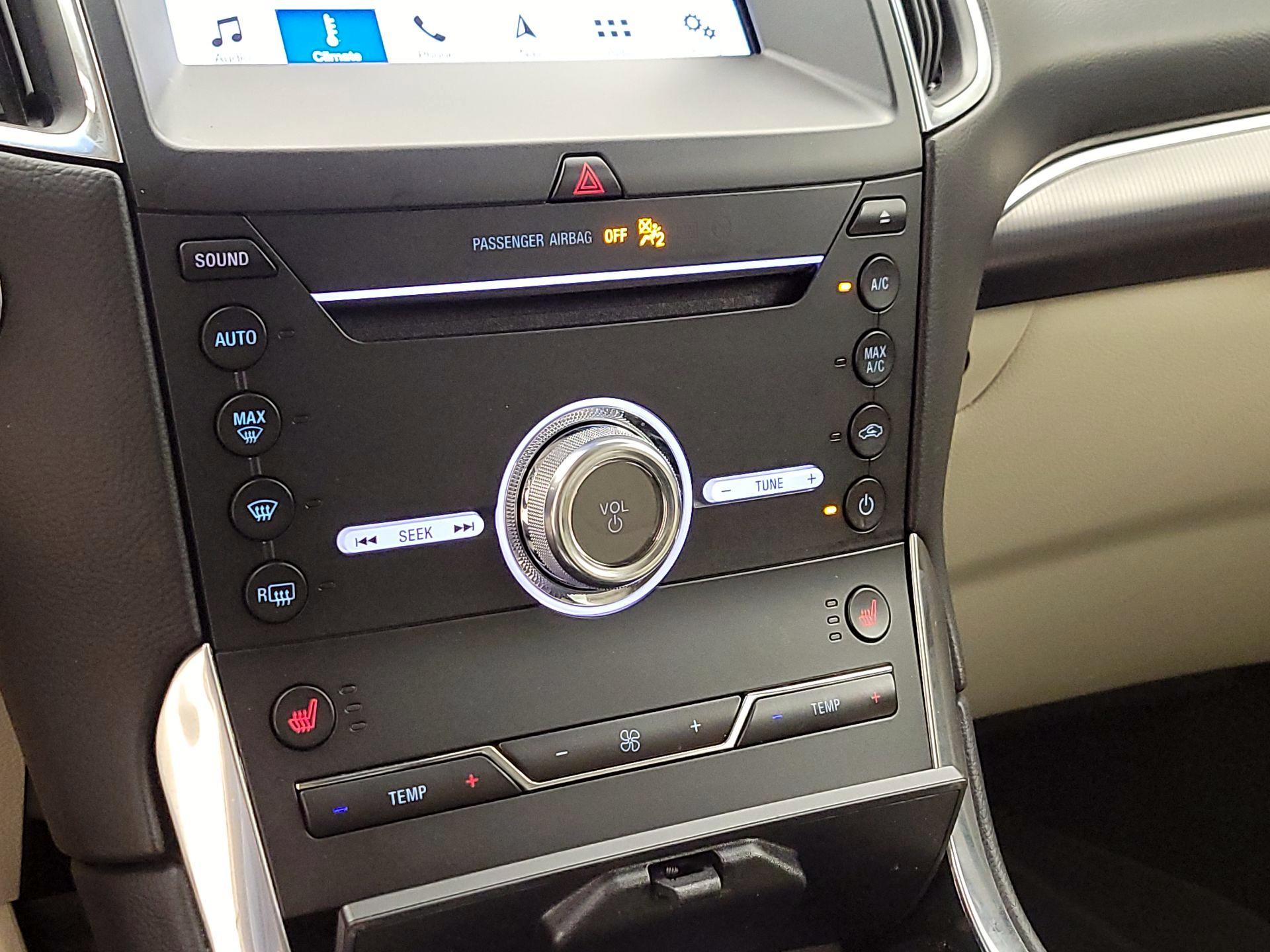 Thumbnail: 2019 Ford Edge - 16