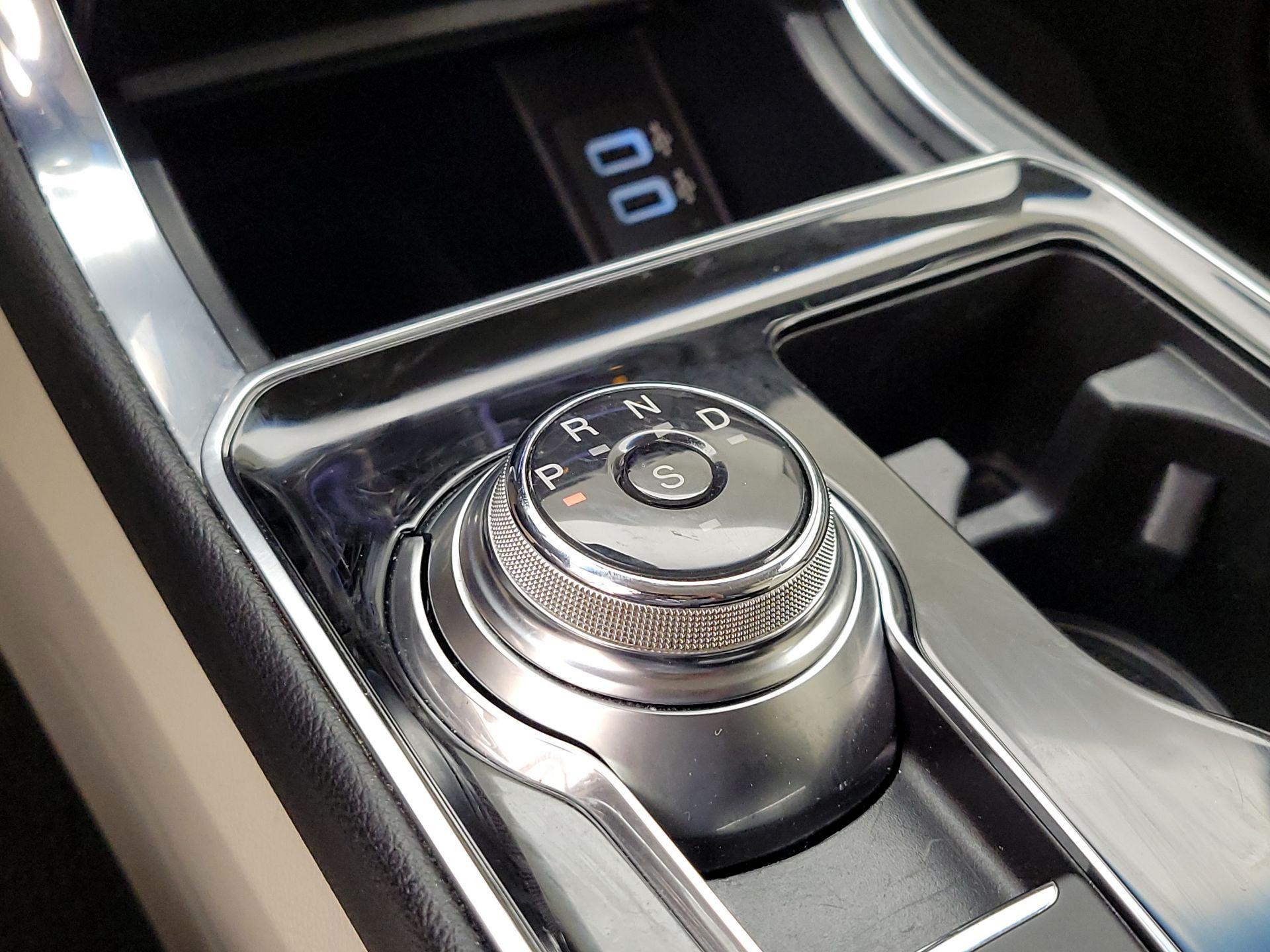 Thumbnail: 2019 Ford Edge - 17