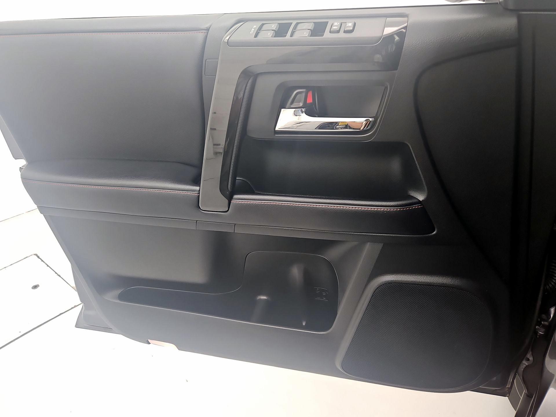 Thumbnail: 2019 Toyota 4Runner - 12