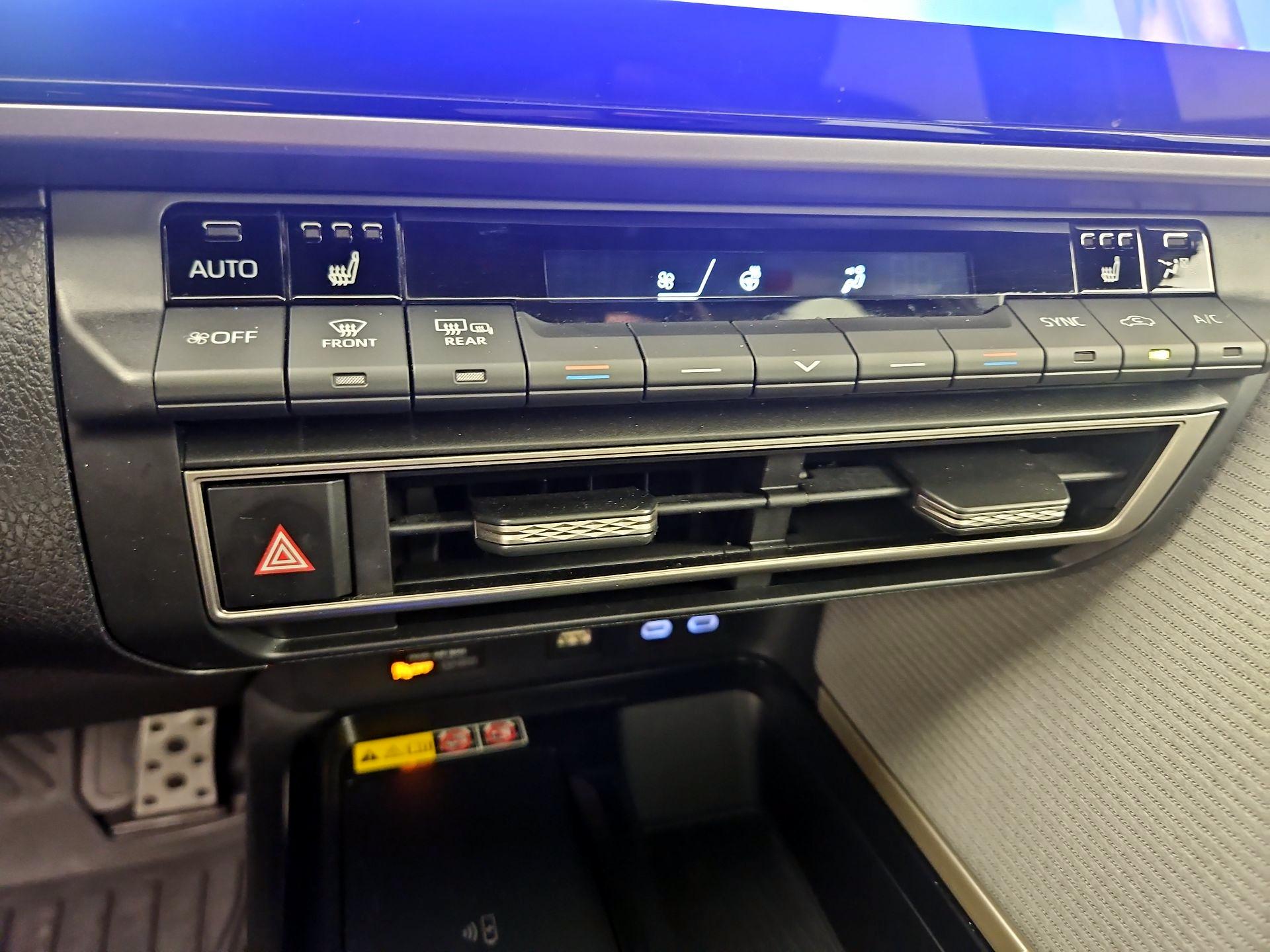 Thumbnail: 2025 Toyota Camry - 16