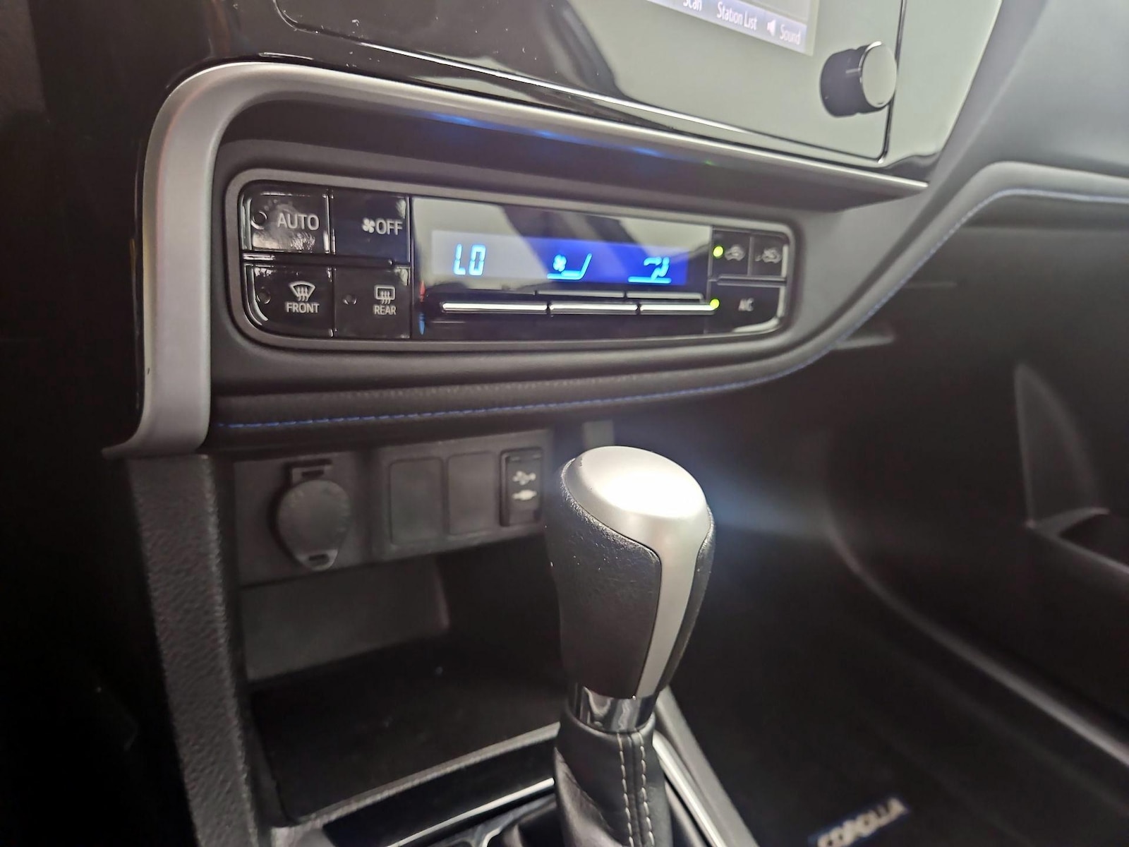 2019 Toyota Corolla SE - Photo 17