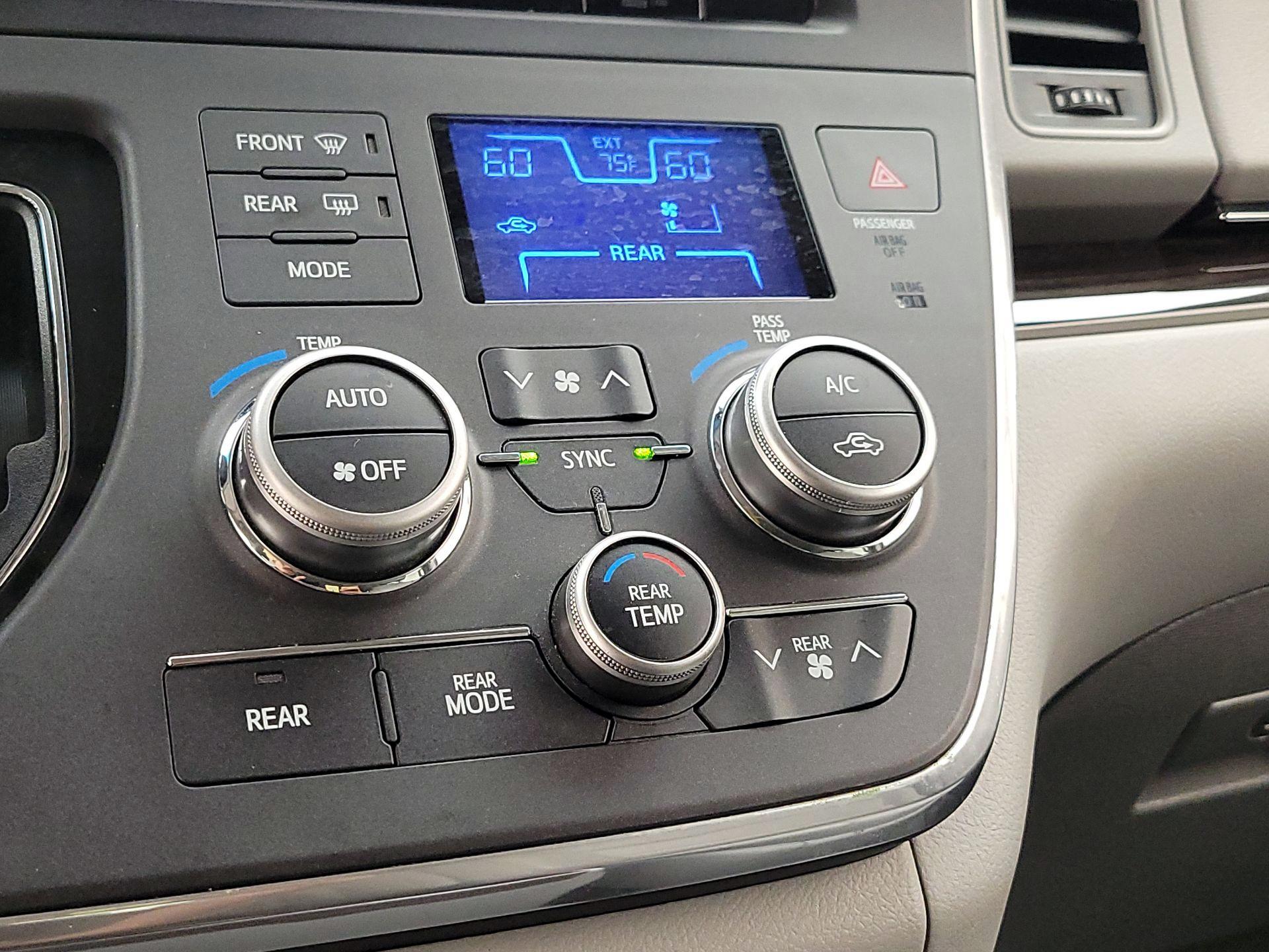 Thumbnail: 2015 Toyota Sienna - 16