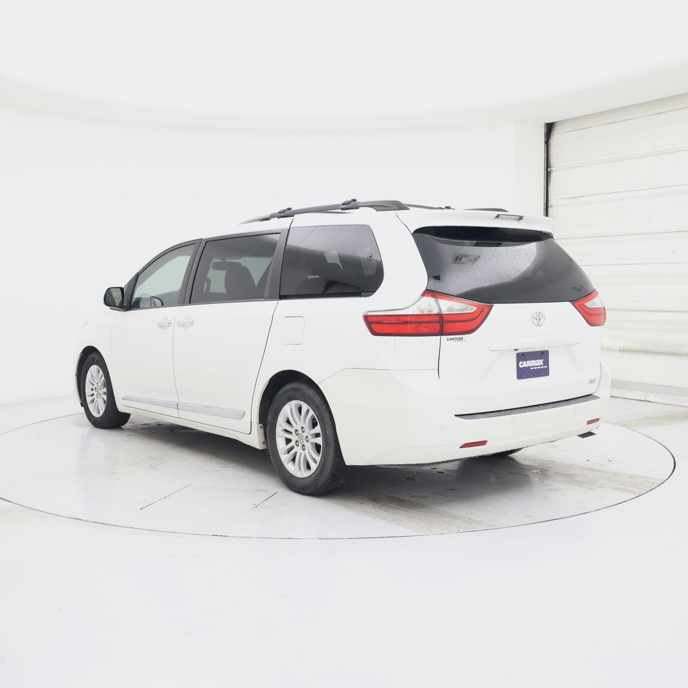 Thumbnail: 2015 Toyota Sienna - 2