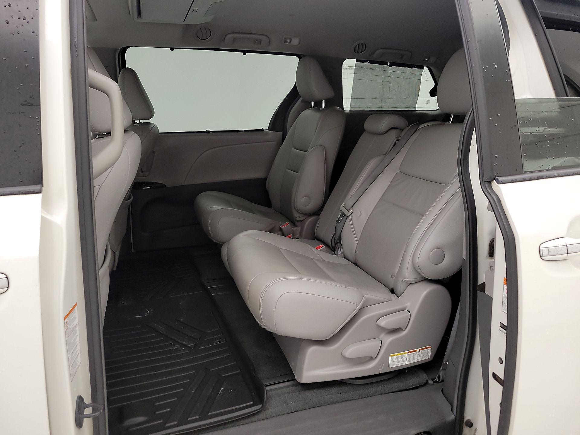 Thumbnail: 2015 Toyota Sienna - 19