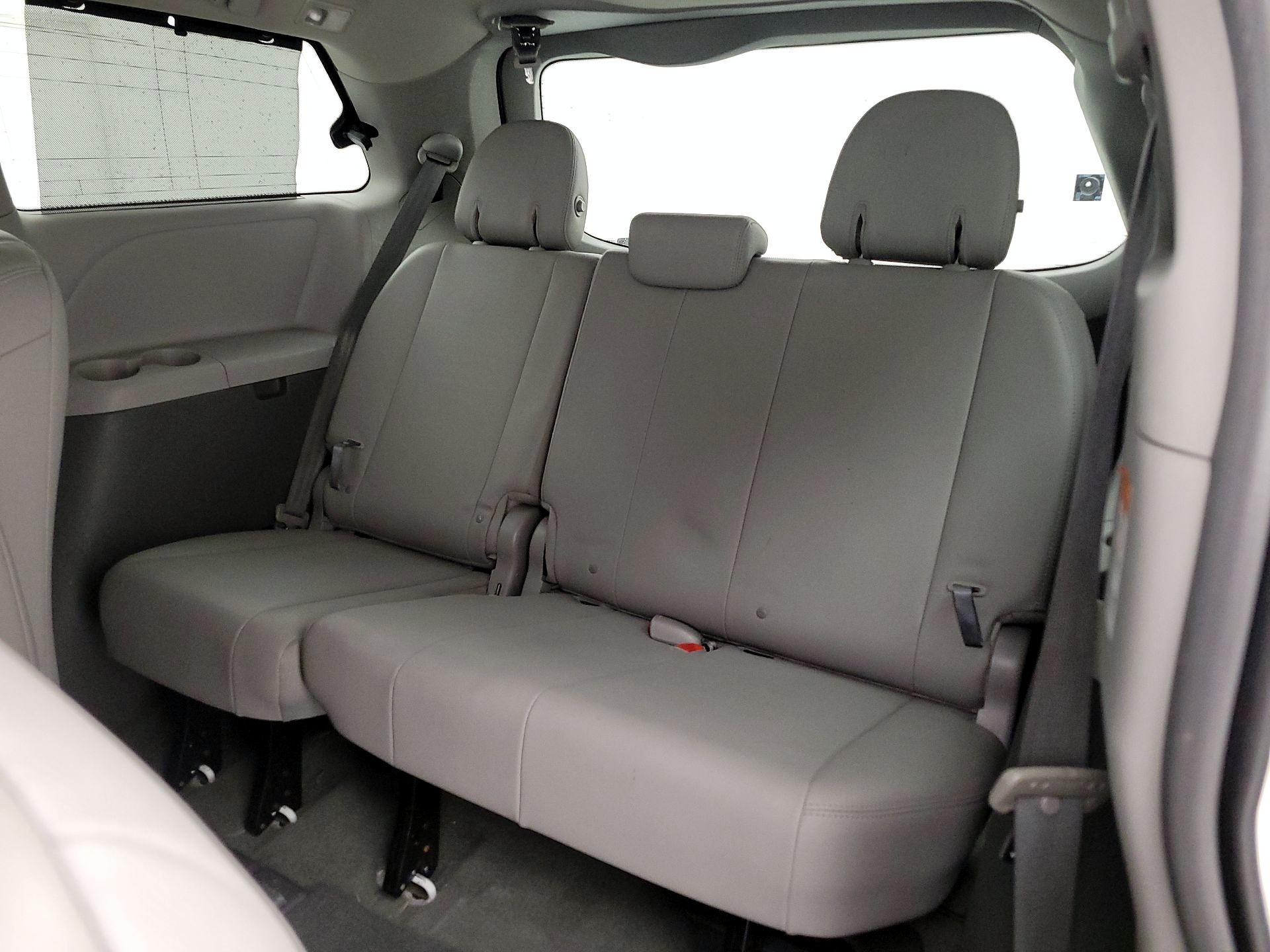 Thumbnail: 2015 Toyota Sienna - 20
