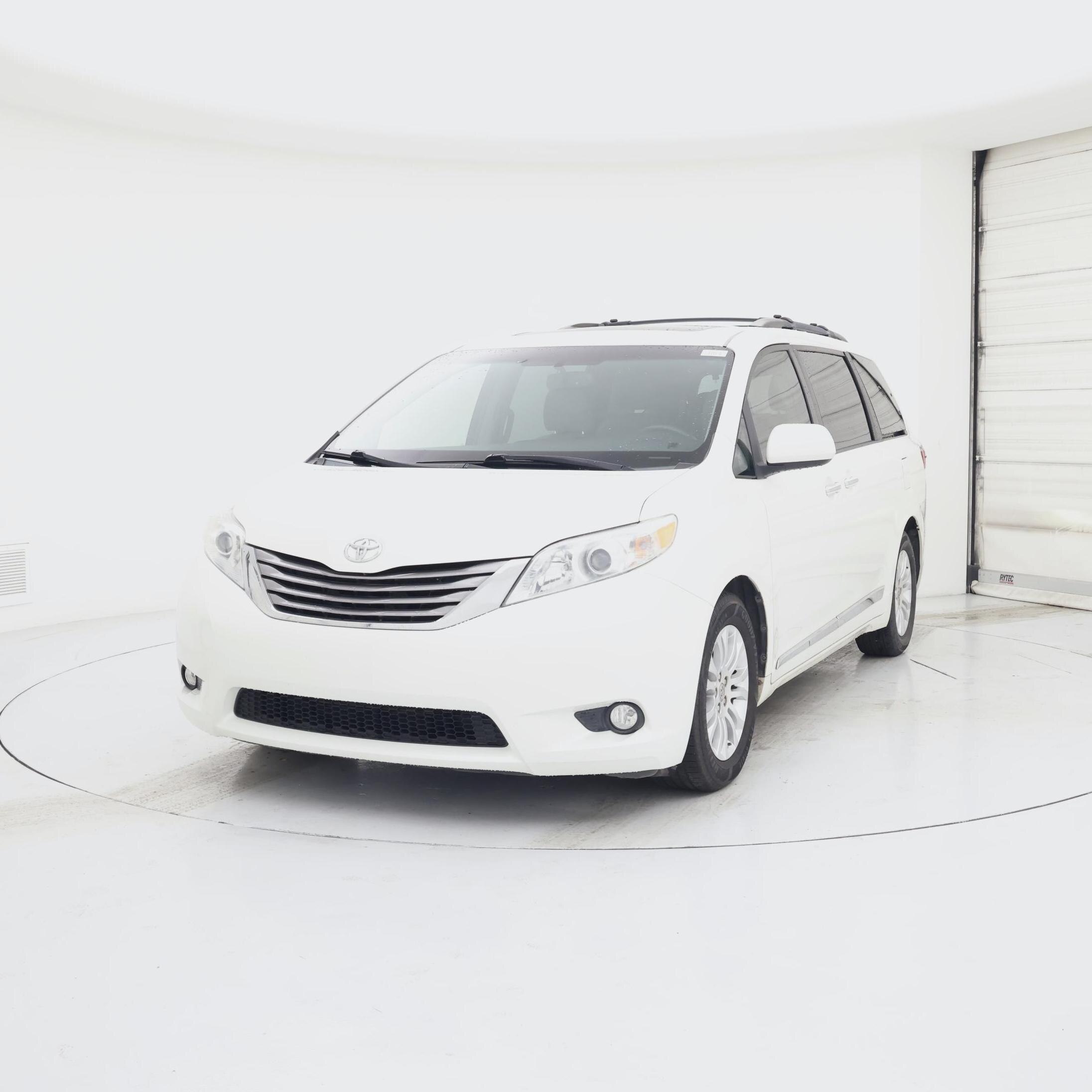 Thumbnail: 2015 Toyota Sienna - 4