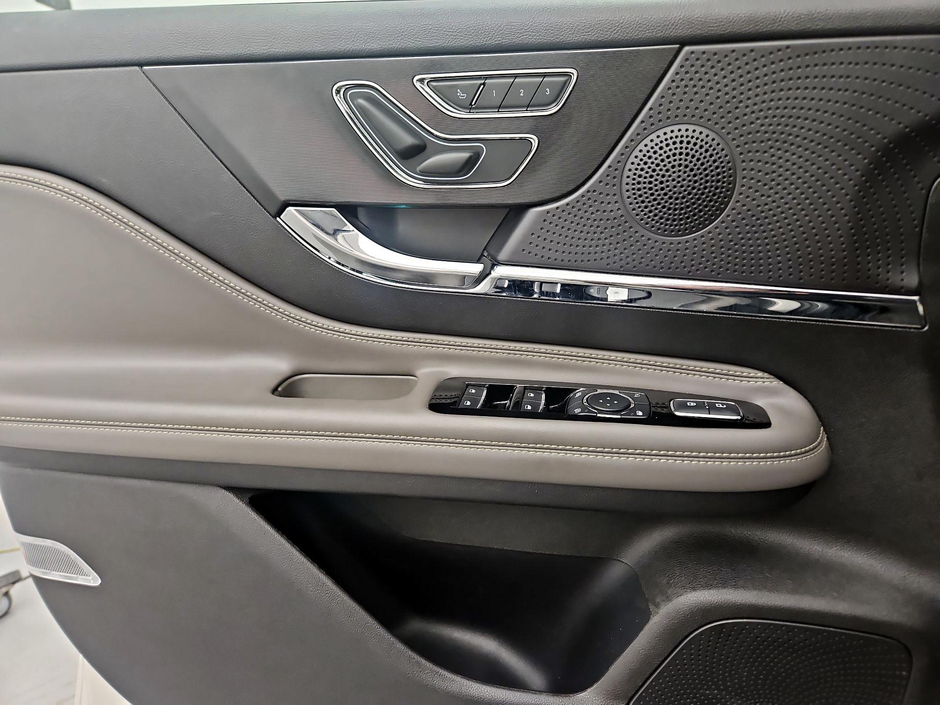 Thumbnail: 2023 Lincoln Corsair - 12