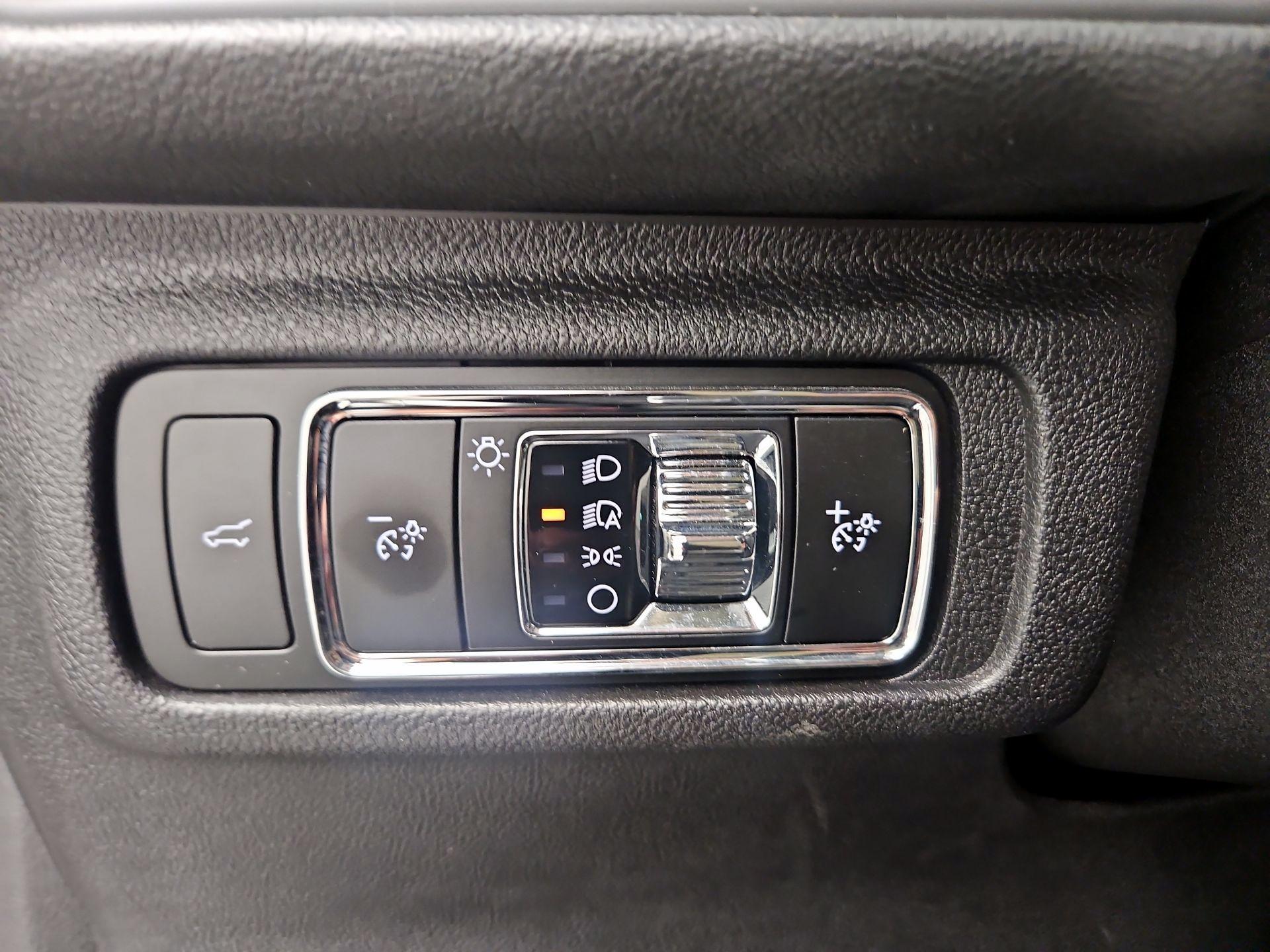 Thumbnail: 2023 Lincoln Corsair - 13