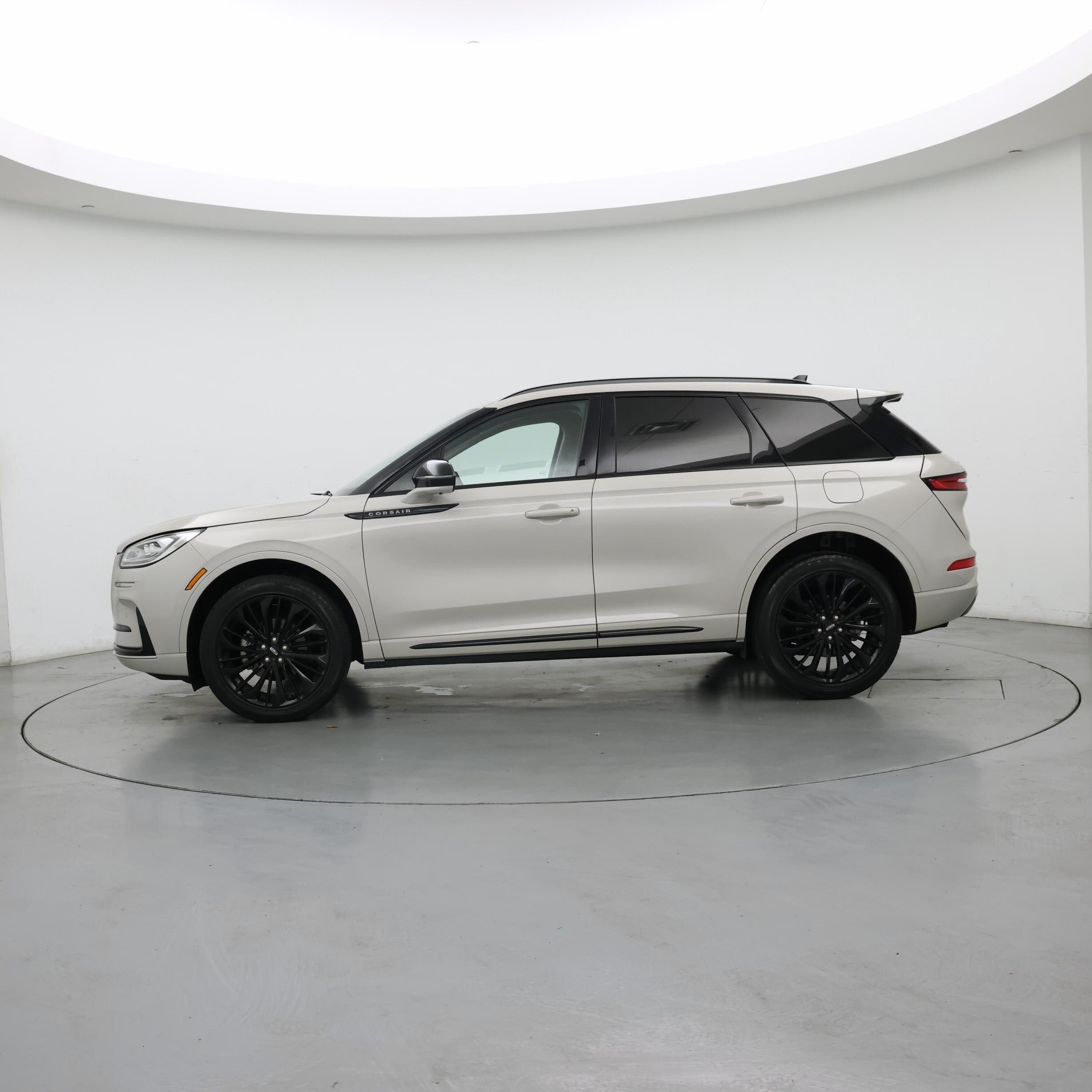 Thumbnail: 2023 Lincoln Corsair - 3