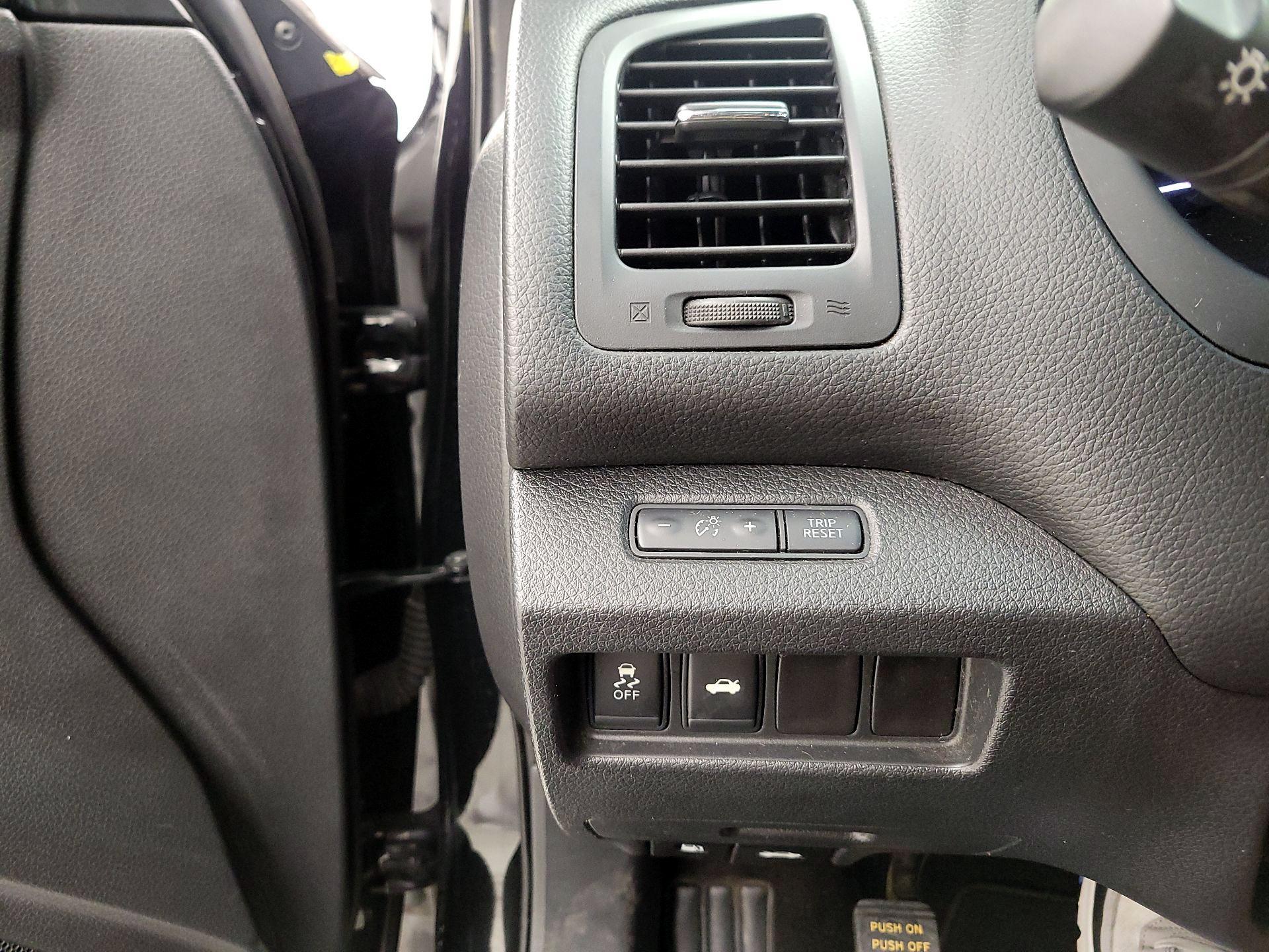 Thumbnail: 2014 Nissan Altima - 13
