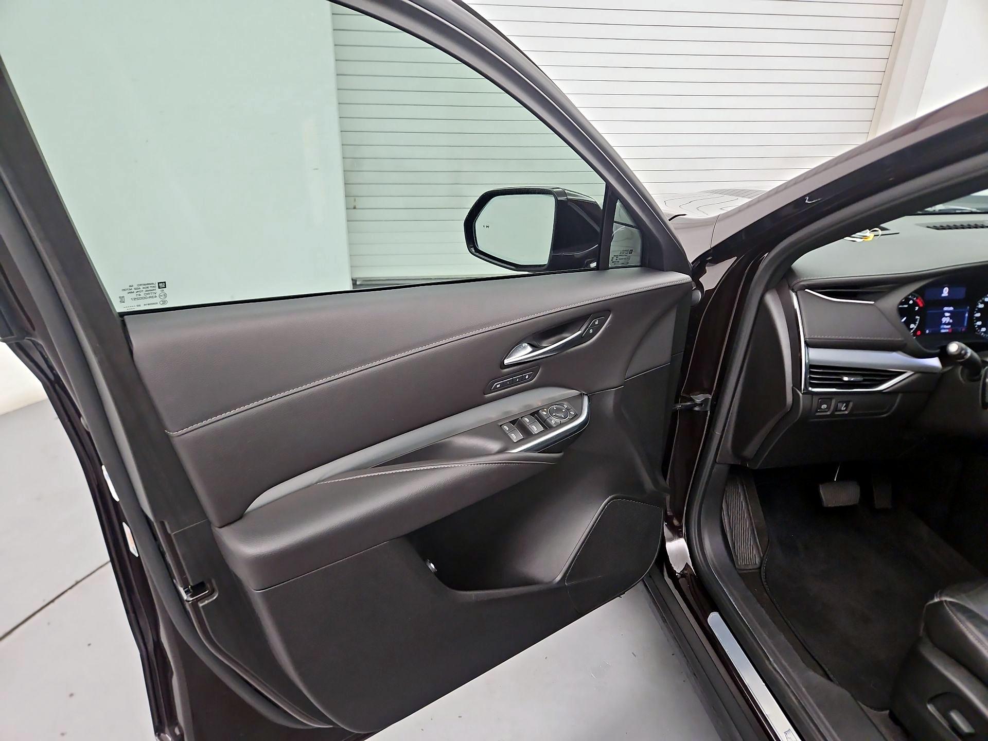Thumbnail: 2020 Cadillac XT4 - 12