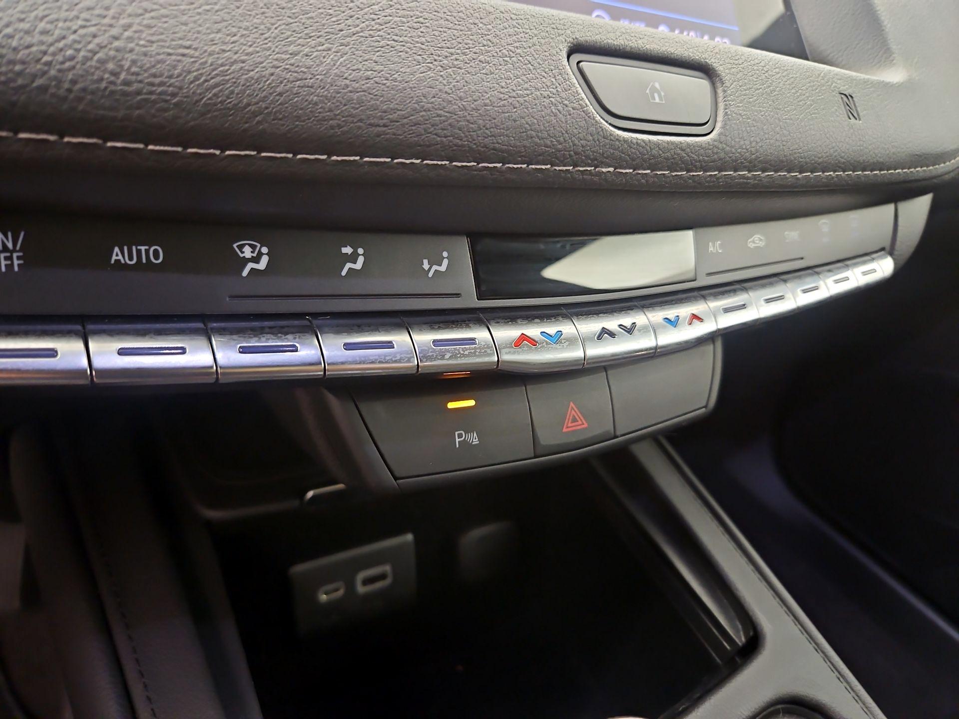 Thumbnail: 2020 Cadillac XT4 - 15
