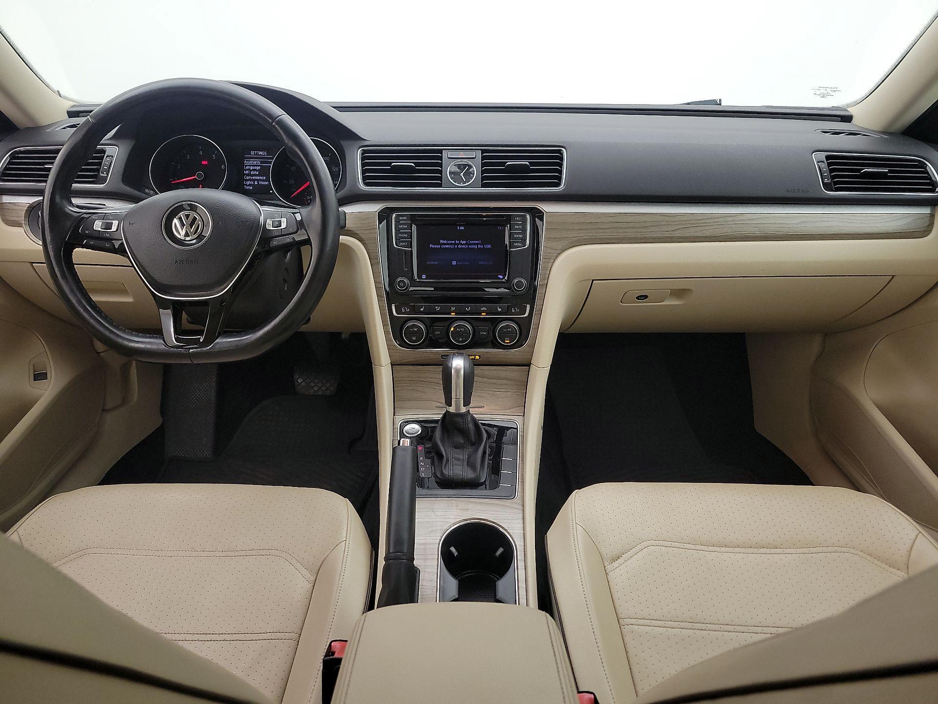 Thumbnail: 2017 Volkswagen Passat - 9