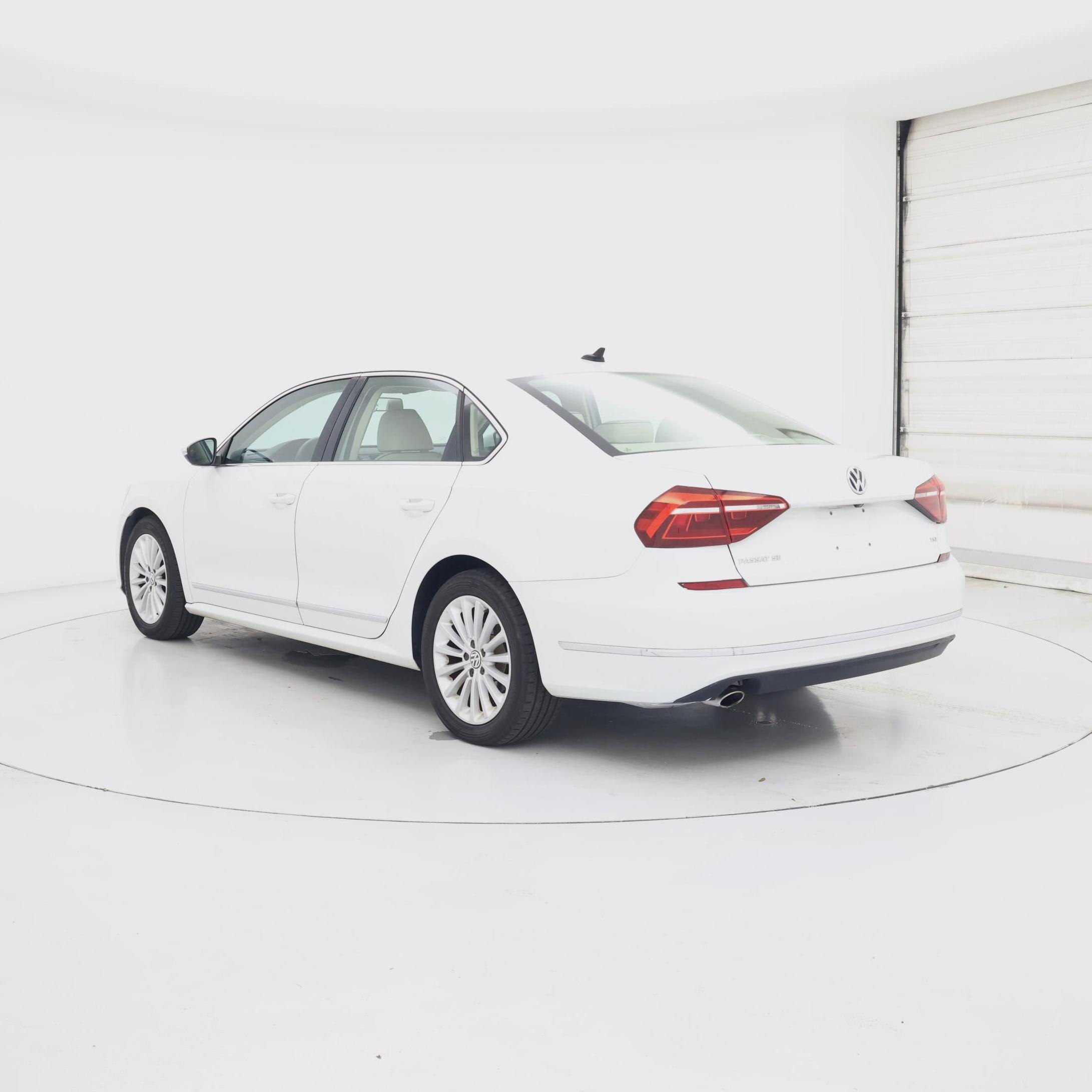 Thumbnail: 2017 Volkswagen Passat - 2